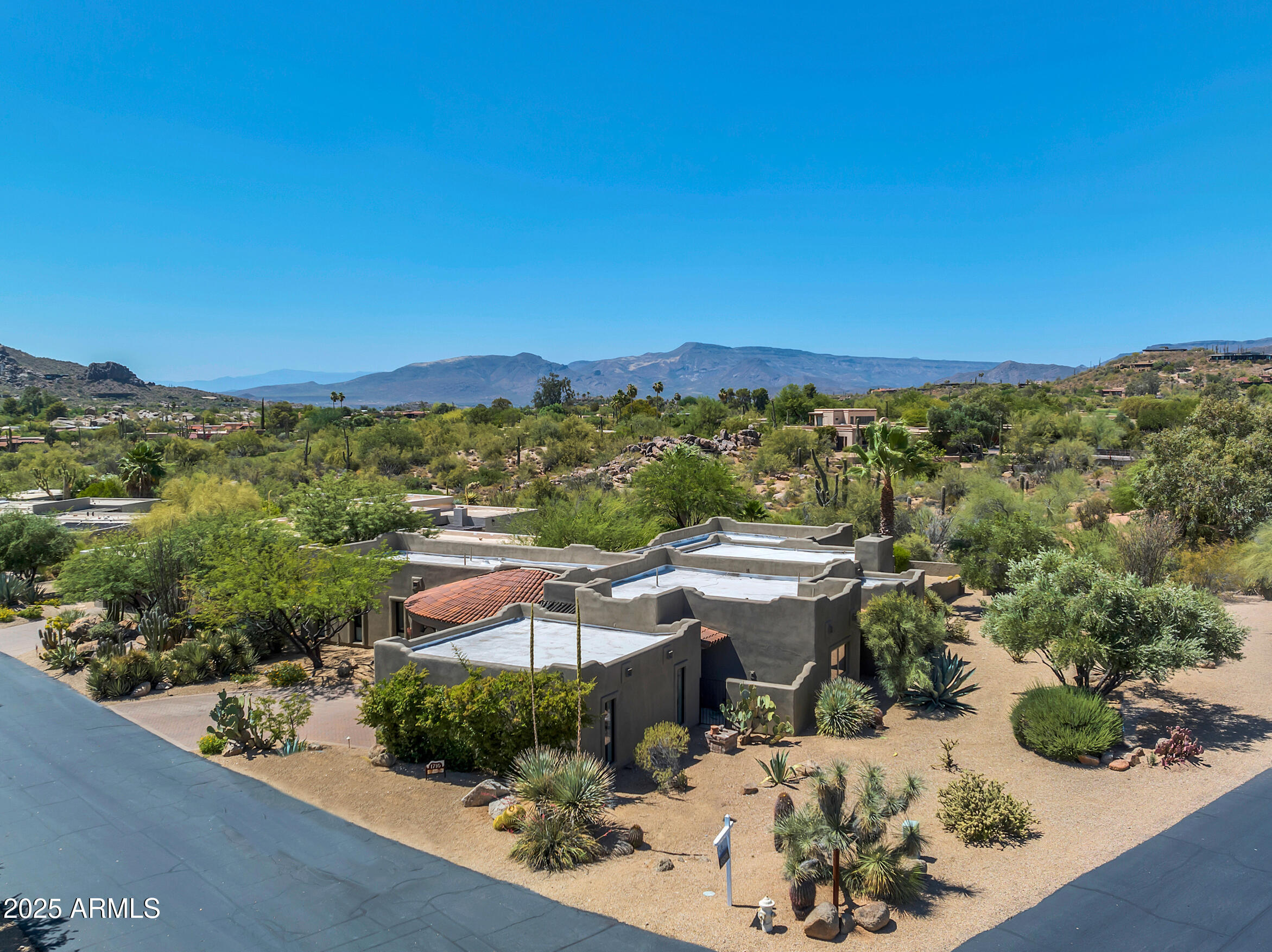 1710 E STAGHORN Lane