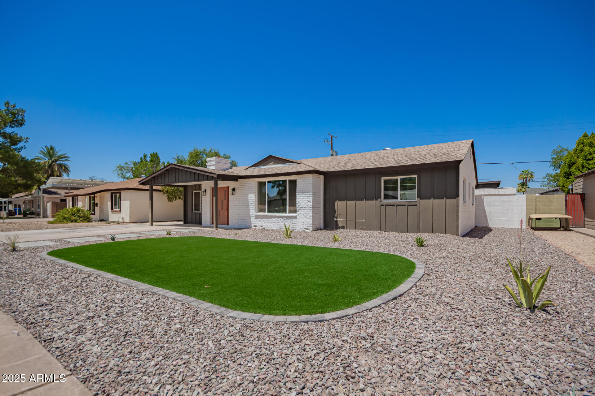 5724 N 13TH Place