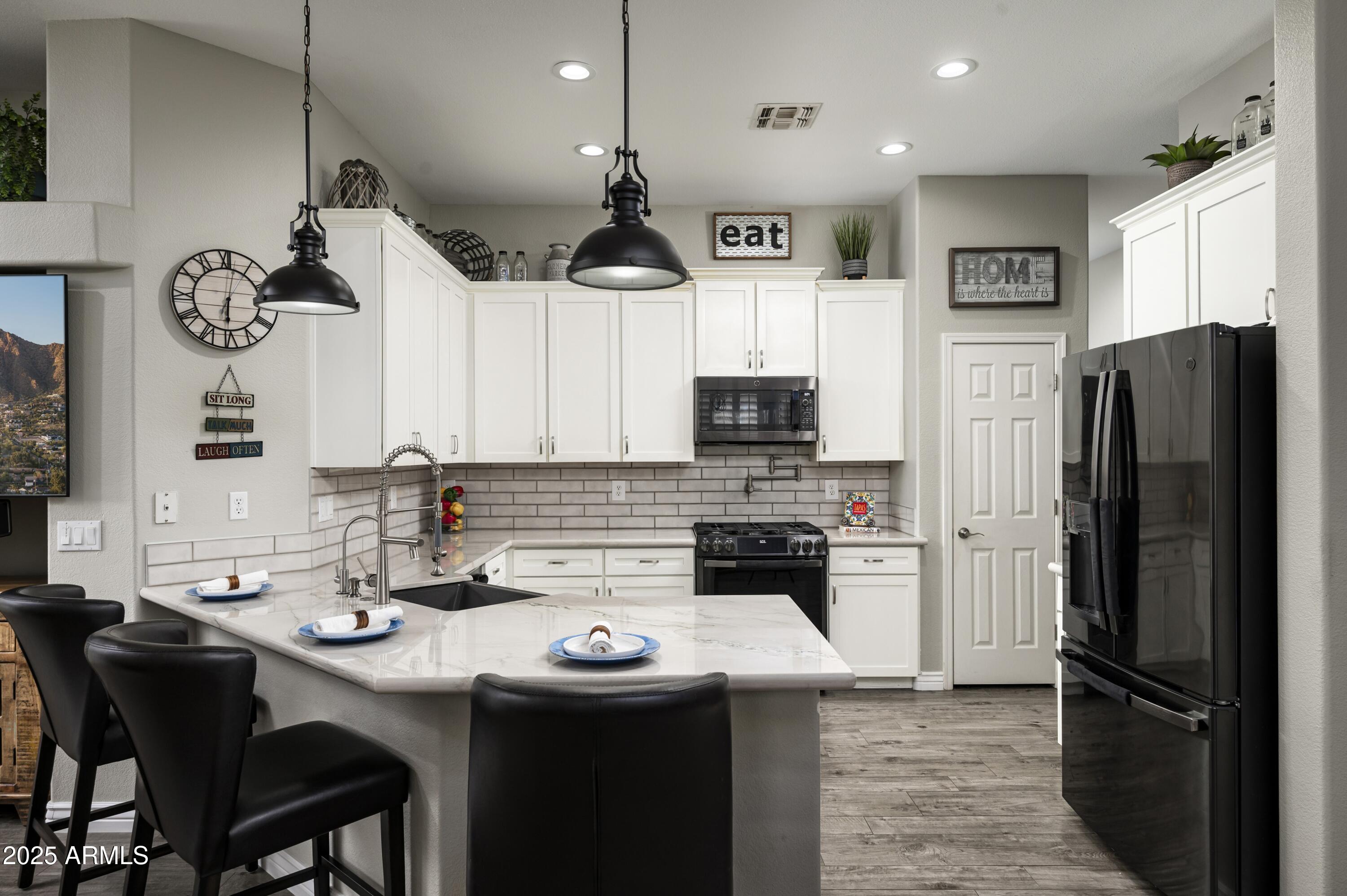 4114 E MOLLY Lane