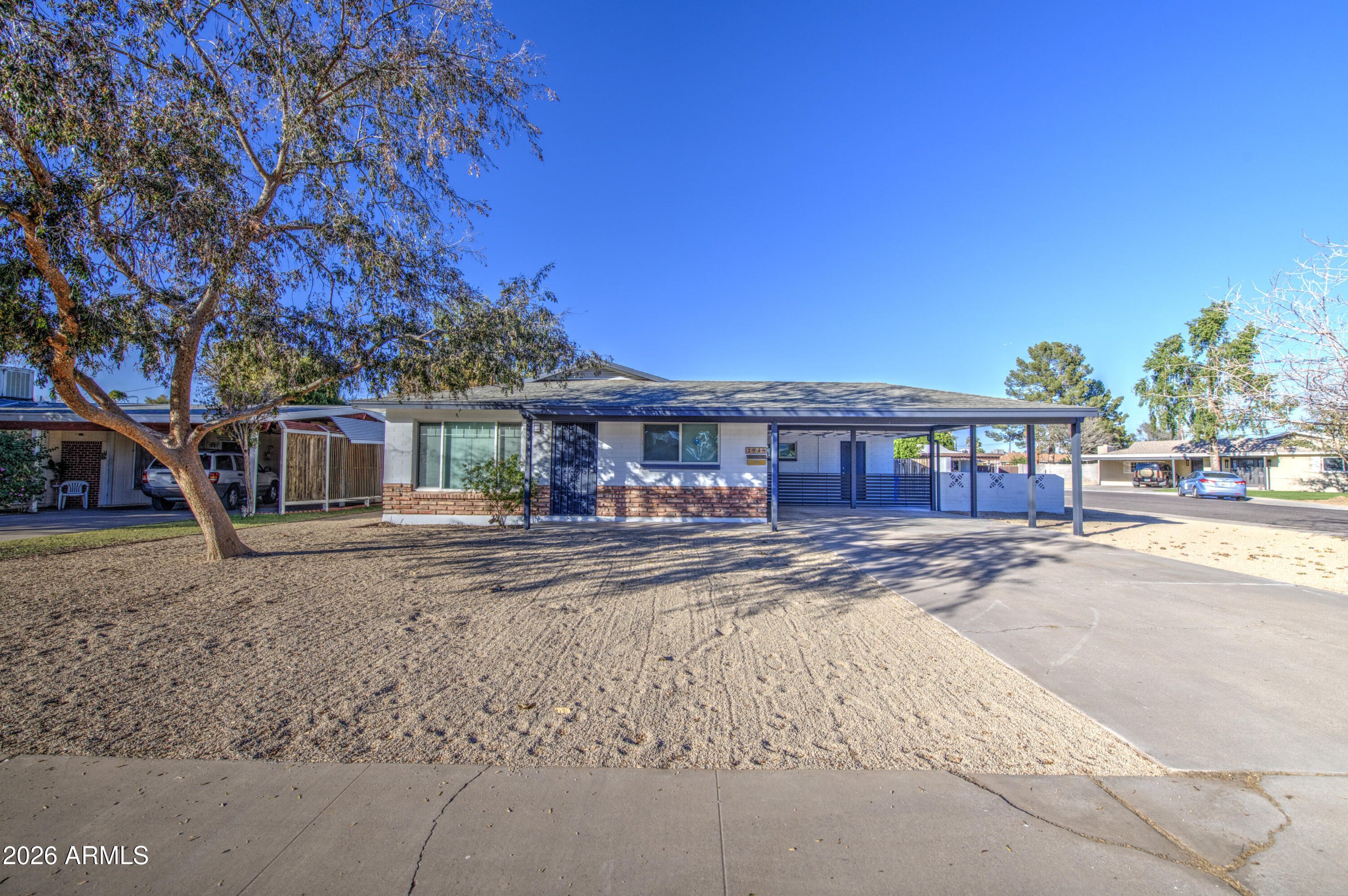 2048 W CLAREMONT Street