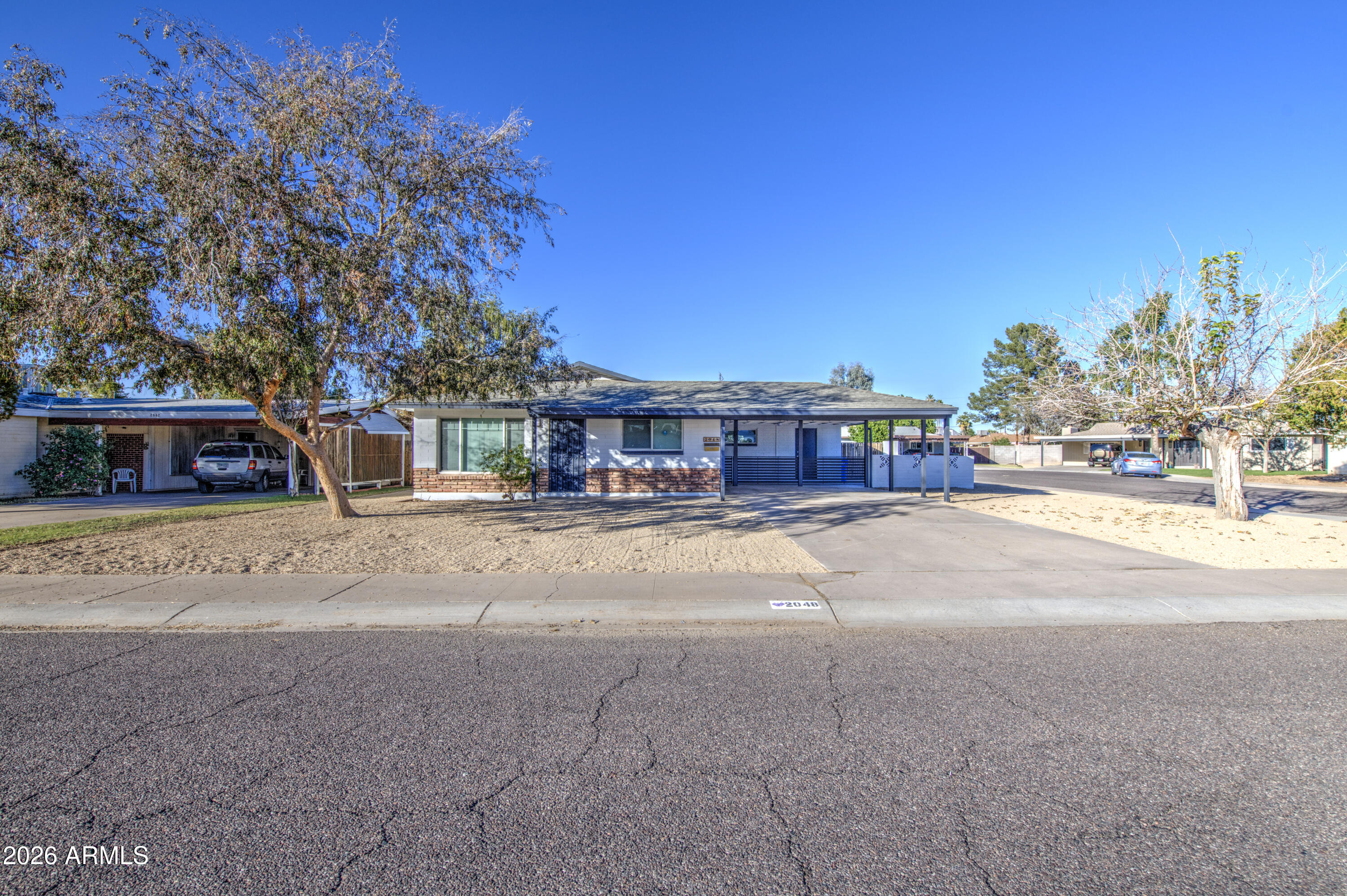 2048 W CLAREMONT Street