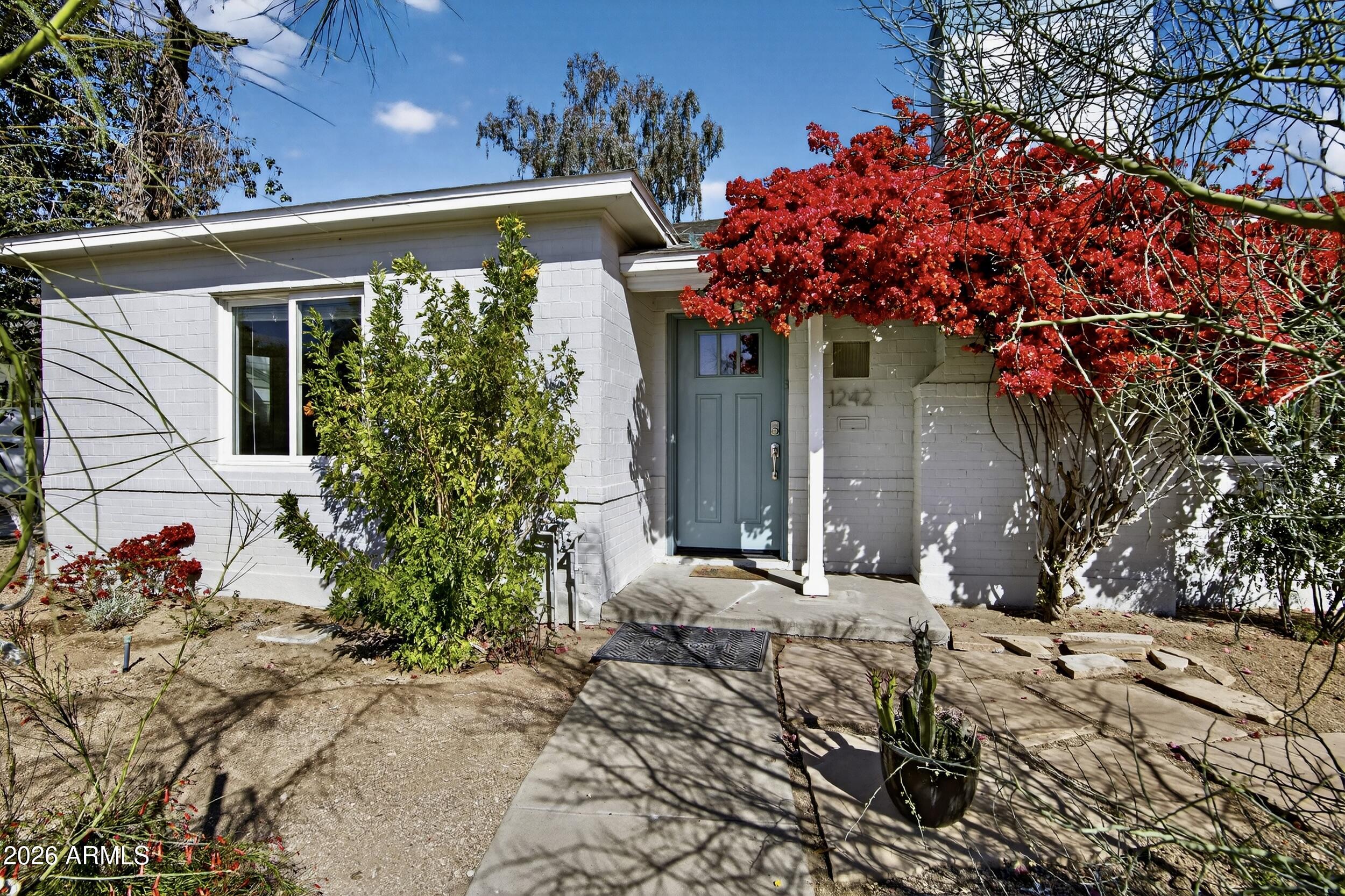 1242 E EDGEMONT Avenue