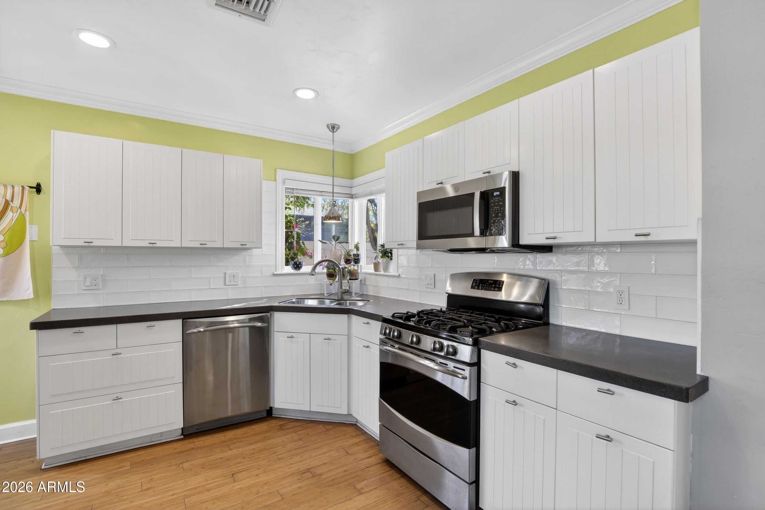 1242 E EDGEMONT Avenue