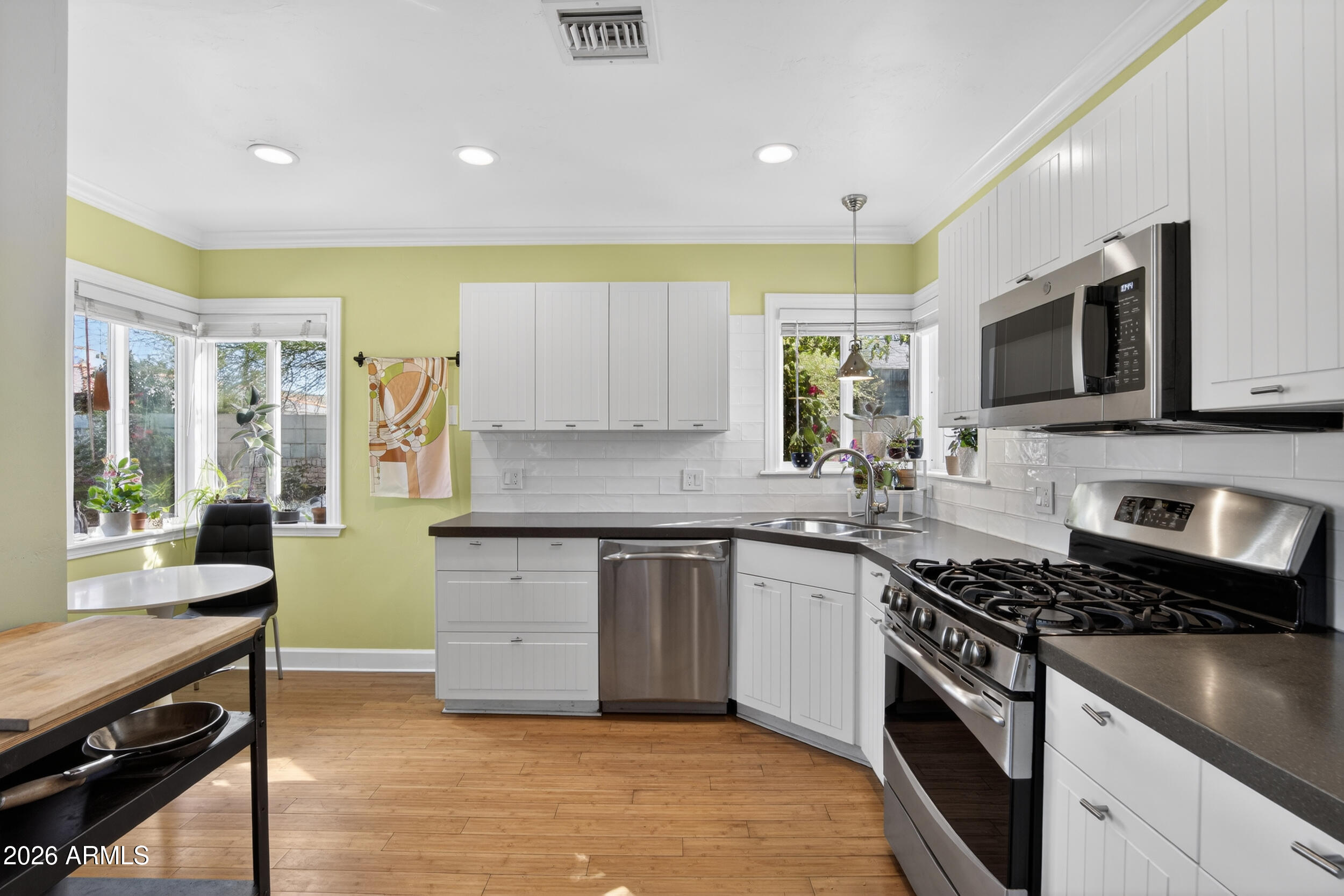 1242 E EDGEMONT Avenue