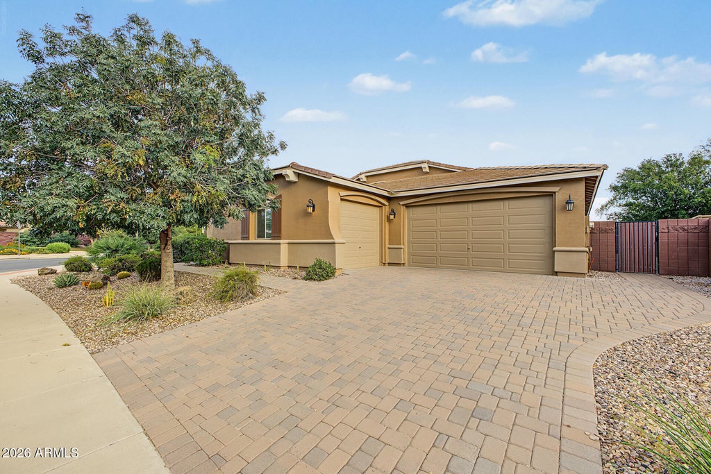 Photo of 401 W Basswood Avenue, San Tan Valley, AZ 85140 (MLS # 7093404)