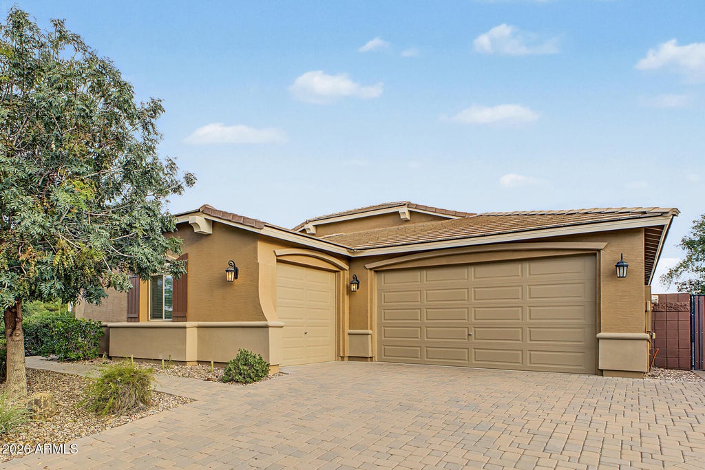 Photo of 401 W Basswood Avenue, San Tan Valley, AZ 85140 (MLS # 7093404)