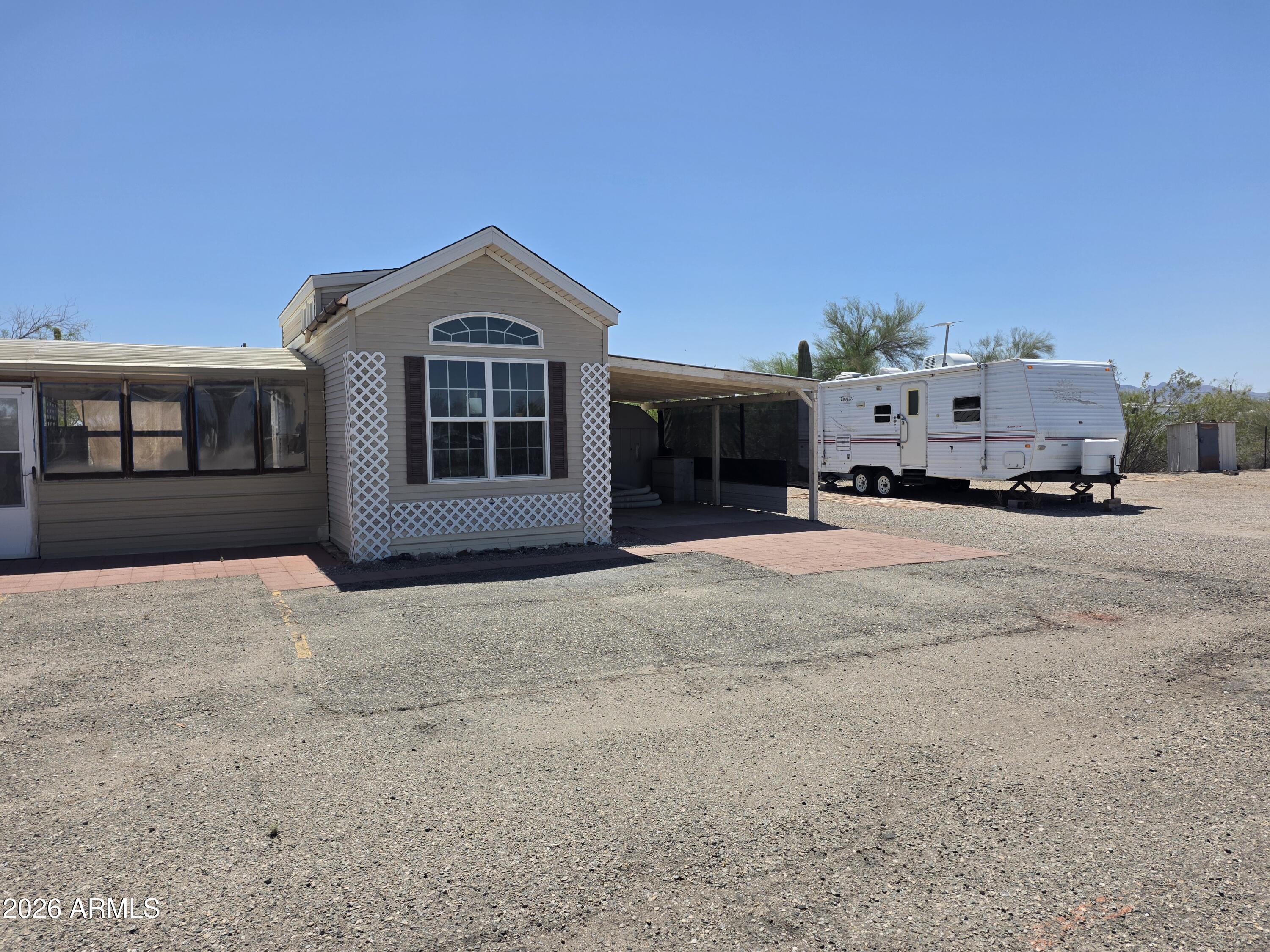 566 N CENTRAL Boulevard