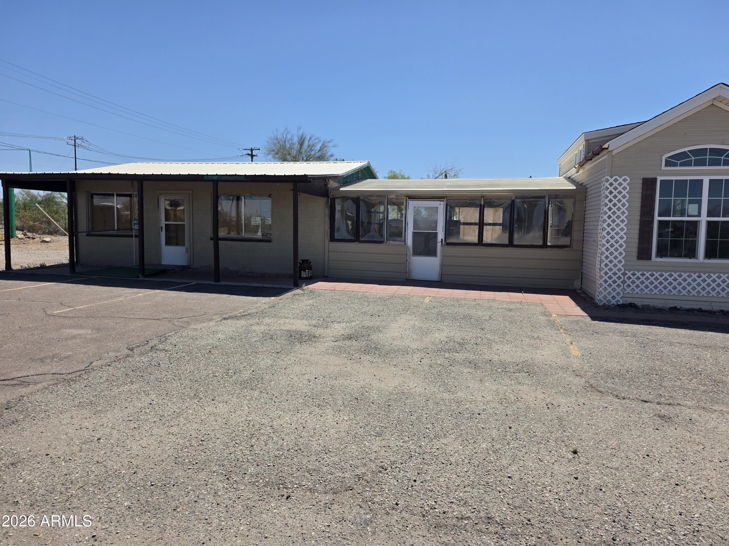 566 N CENTRAL Boulevard