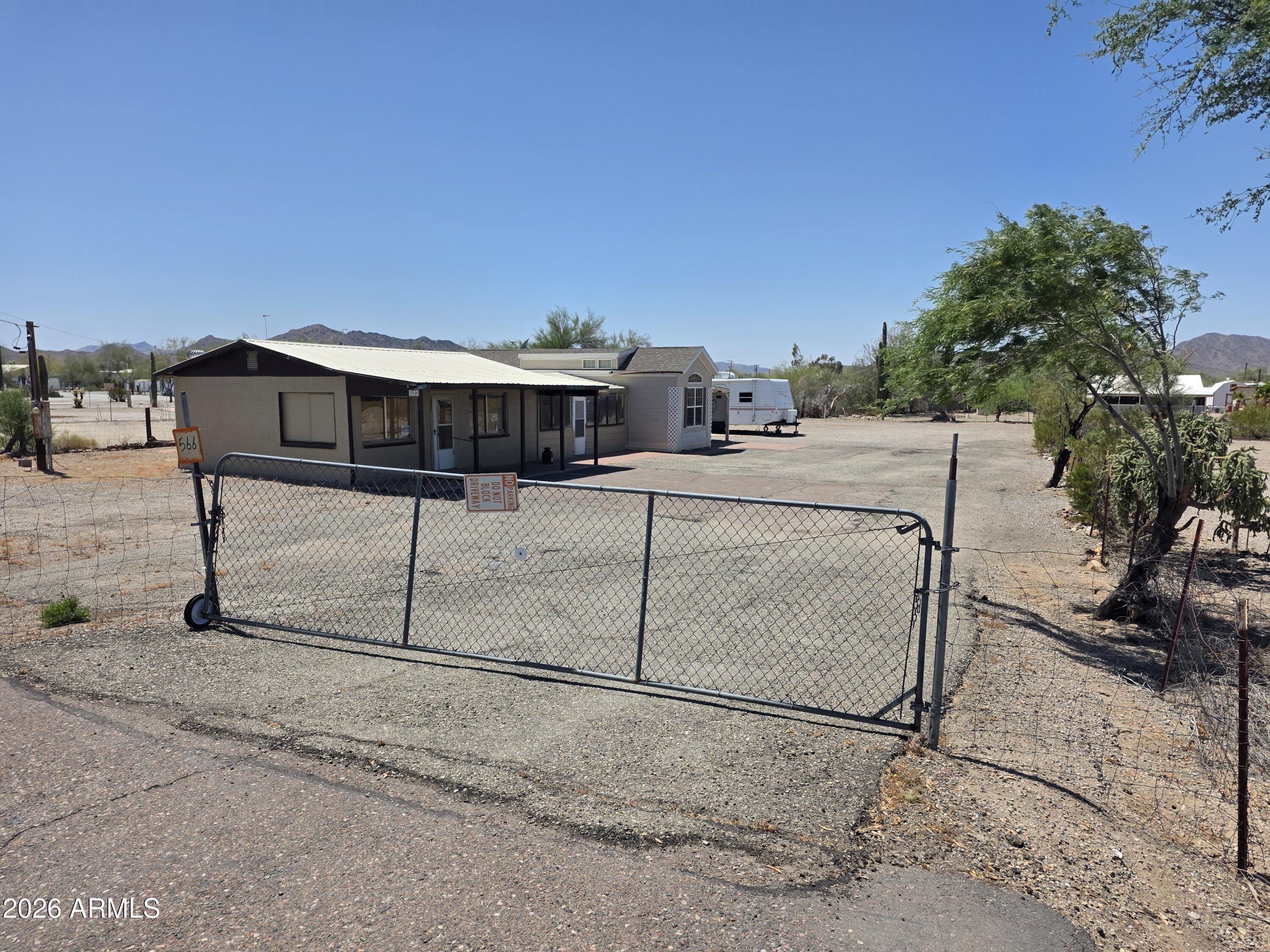 566 N CENTRAL Boulevard