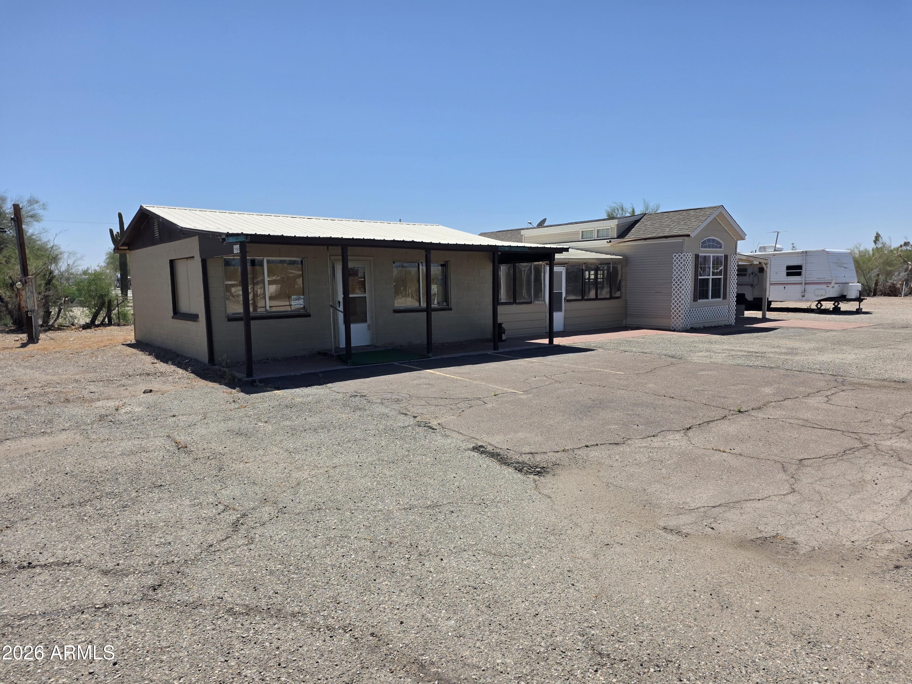 566 N CENTRAL Boulevard