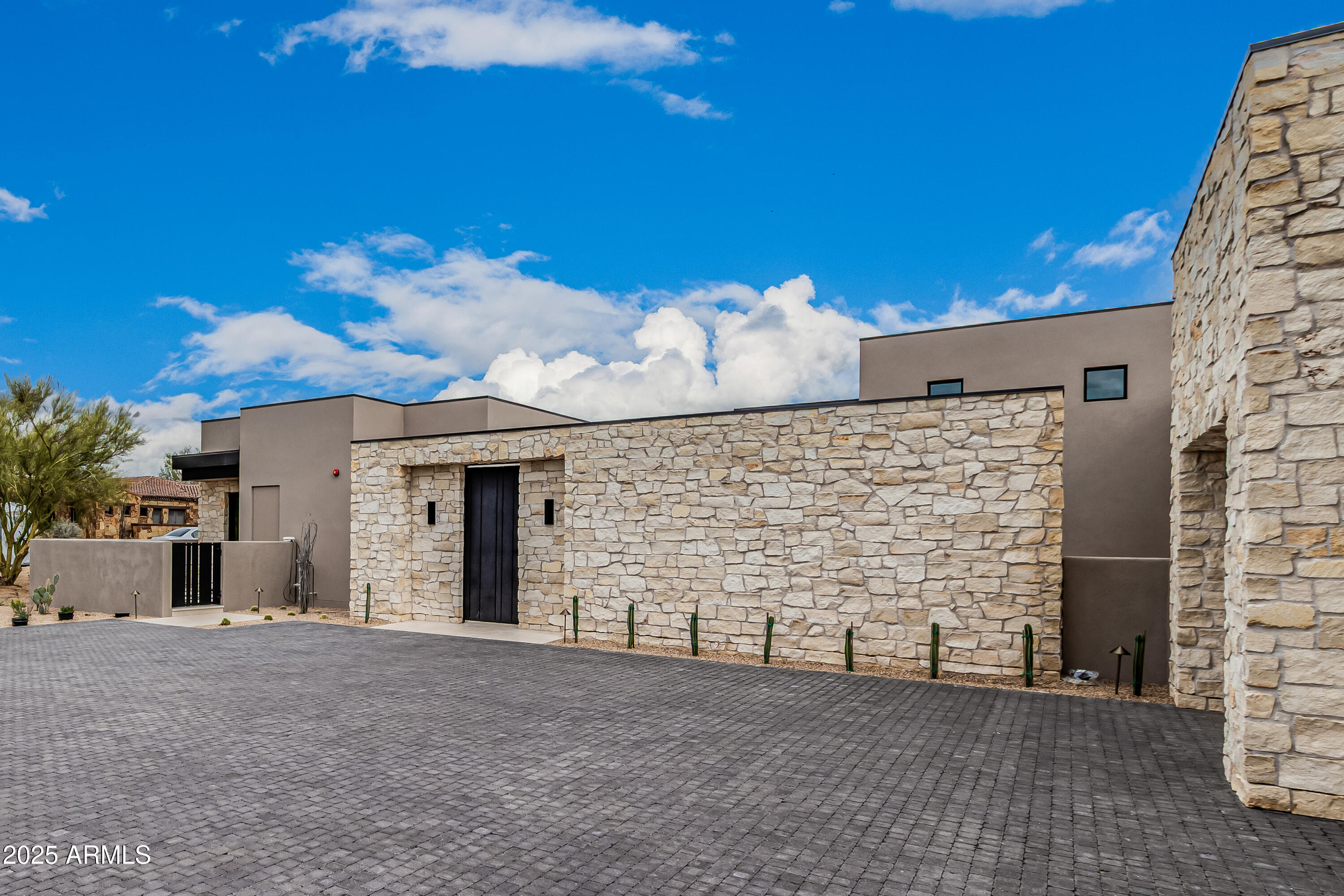 7498 E WHISPER ROCK Trail