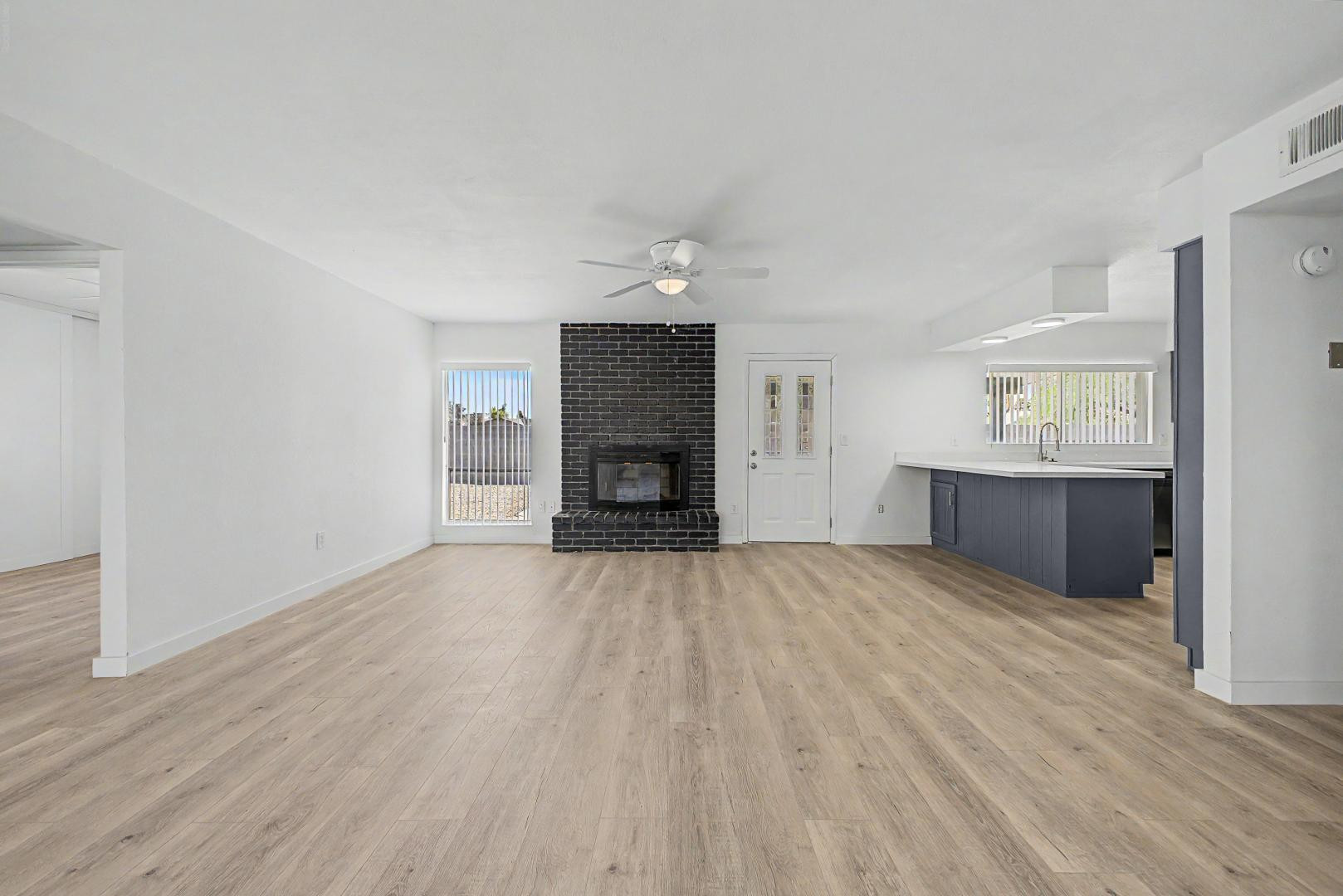 935 W SANTA CRUZ Drive