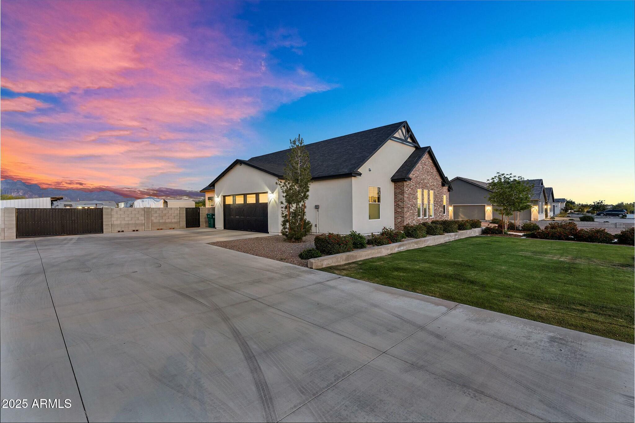 1141 N 114th Place