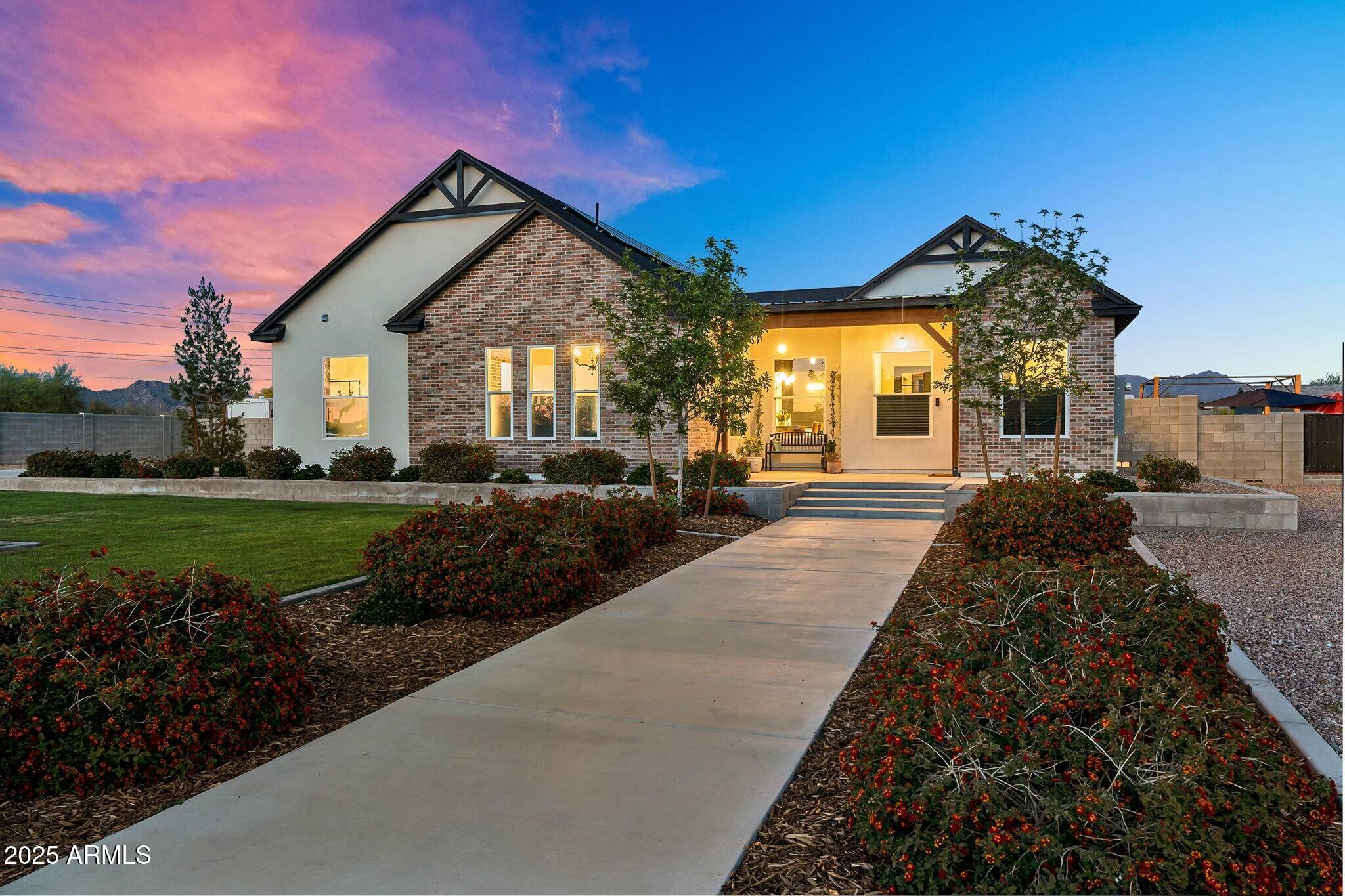 1141 N 114th Place