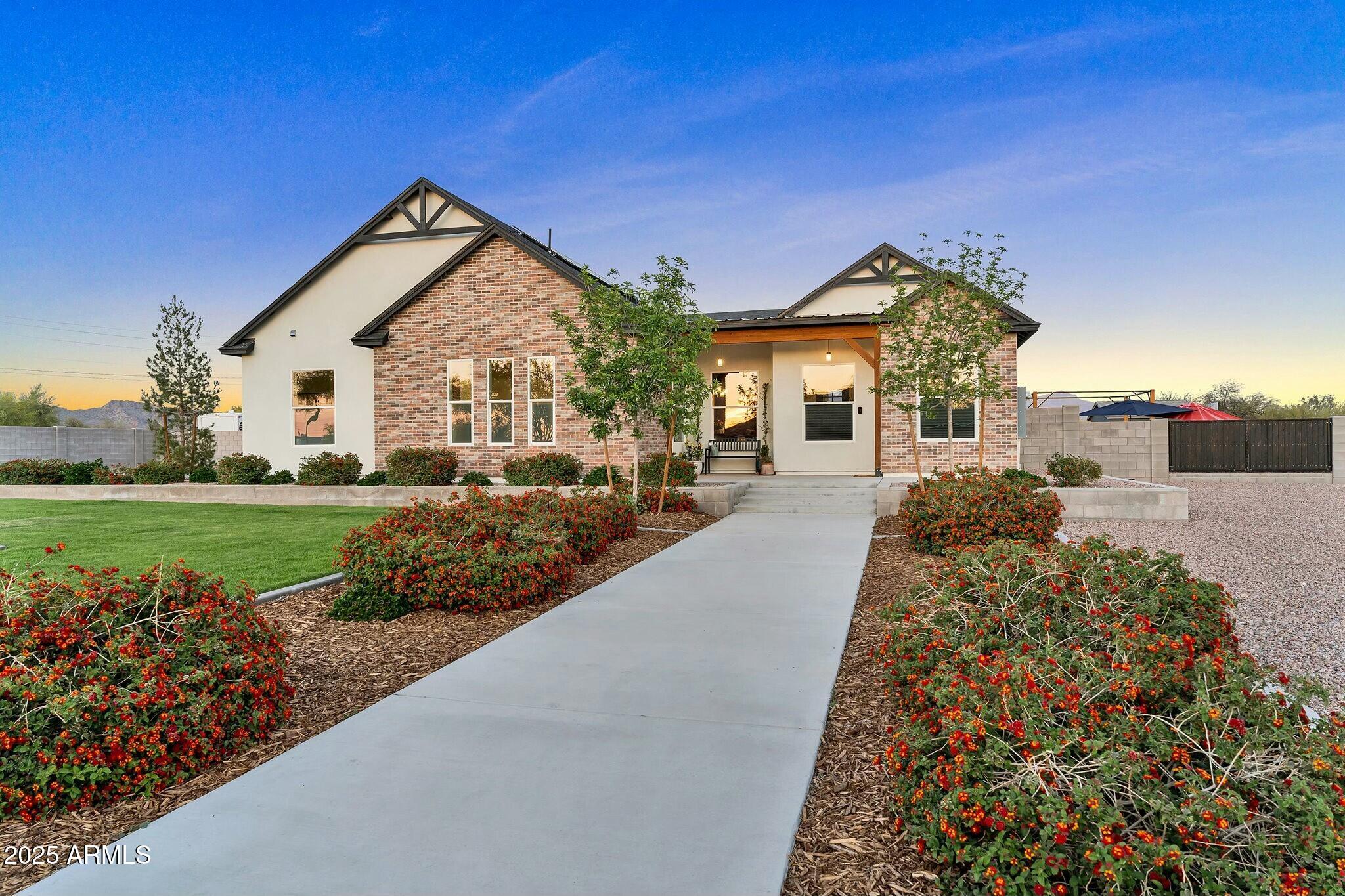 1141 N 114th Place