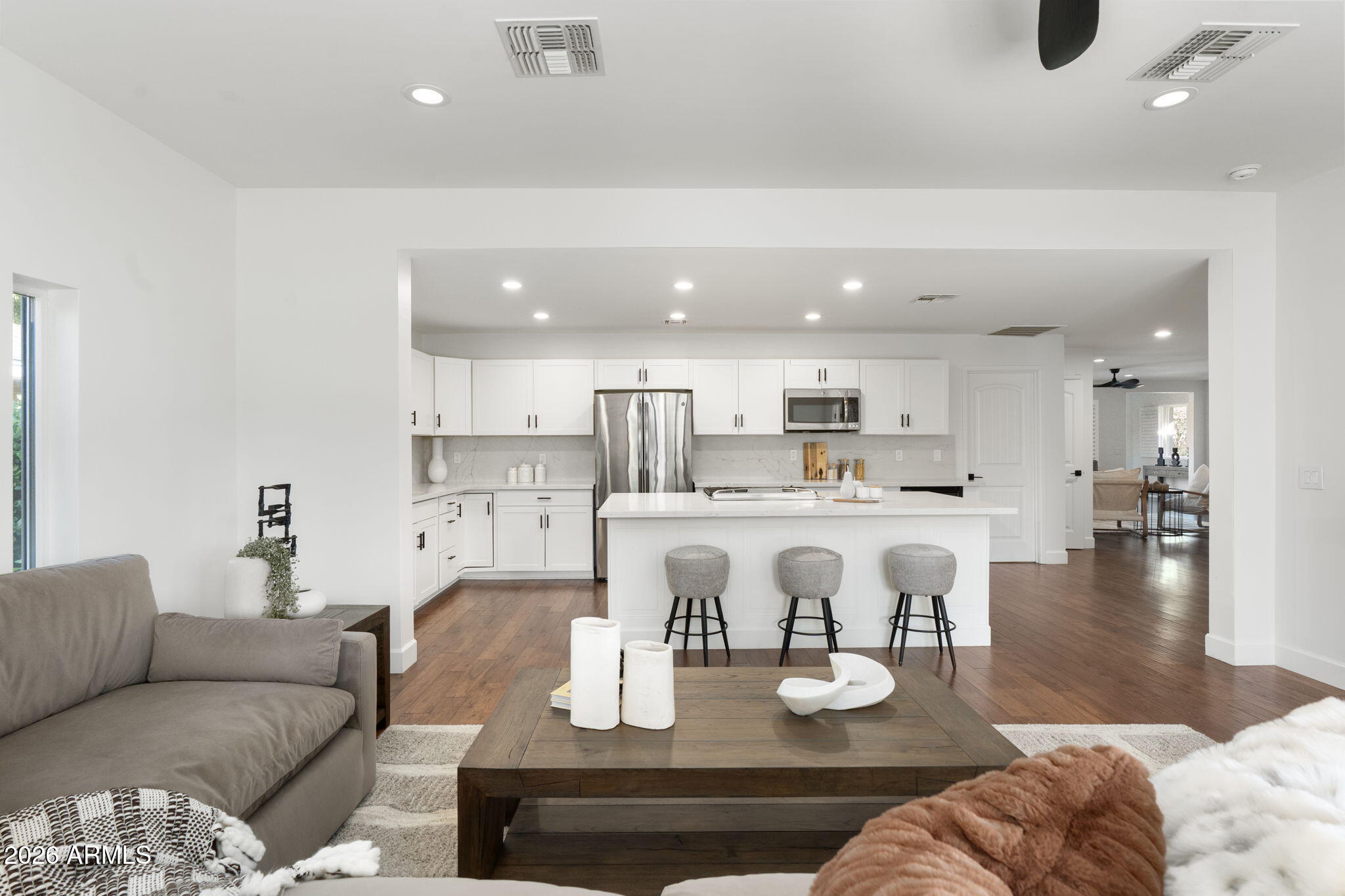 3739 E FAIRMOUNT Avenue