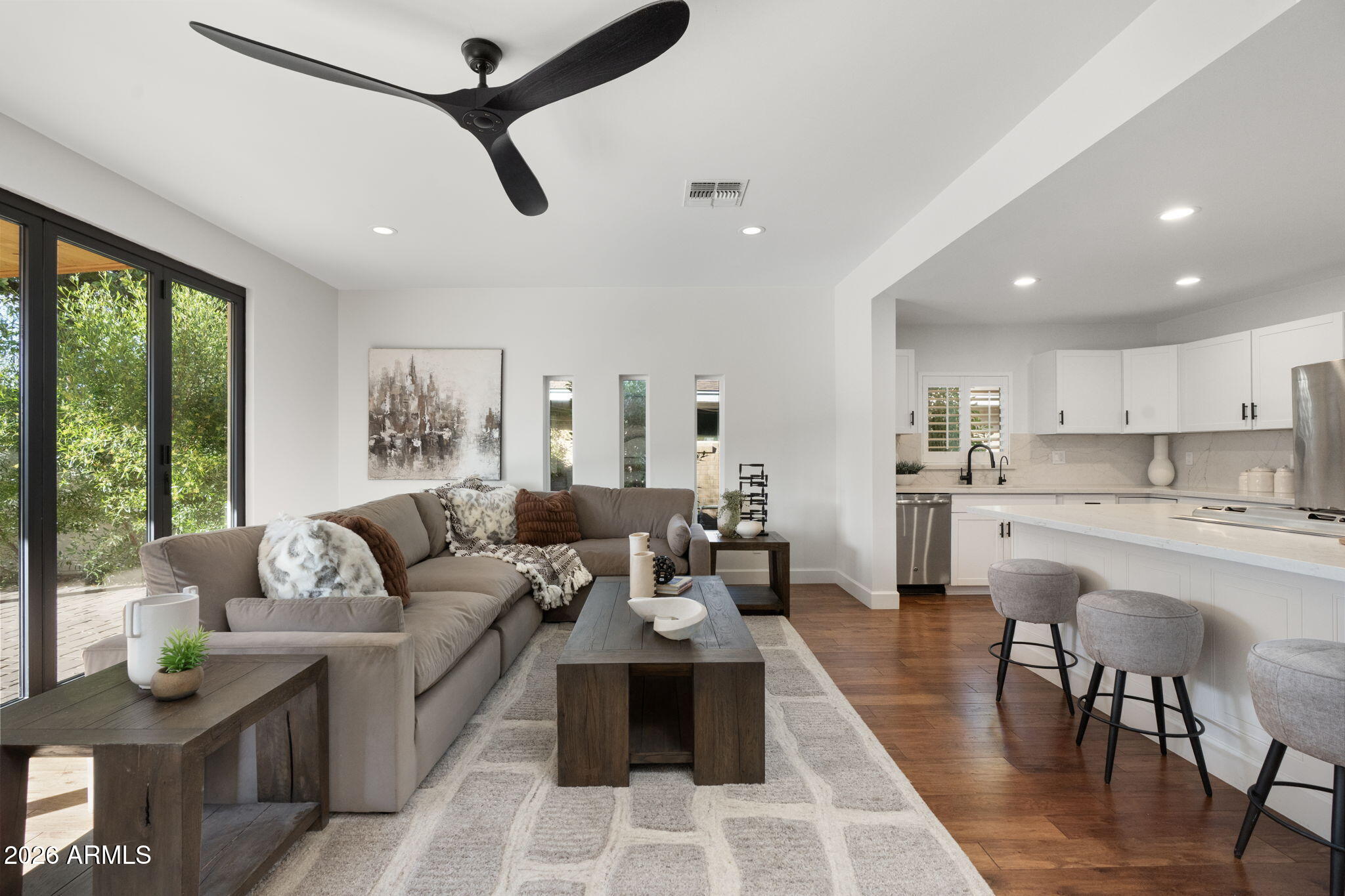 3739 E FAIRMOUNT Avenue