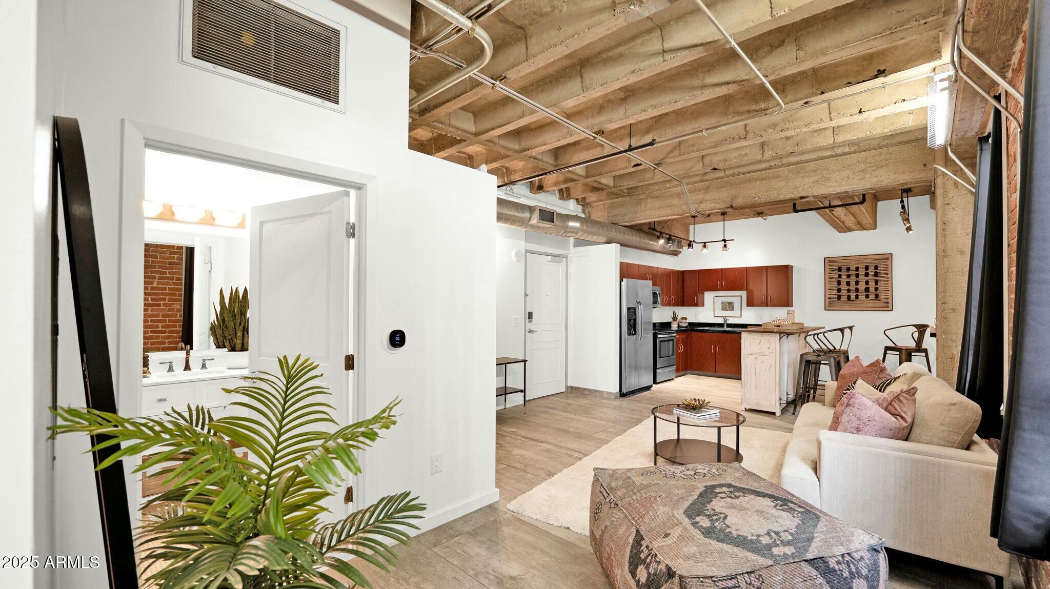 114 W ADAMS Street 307