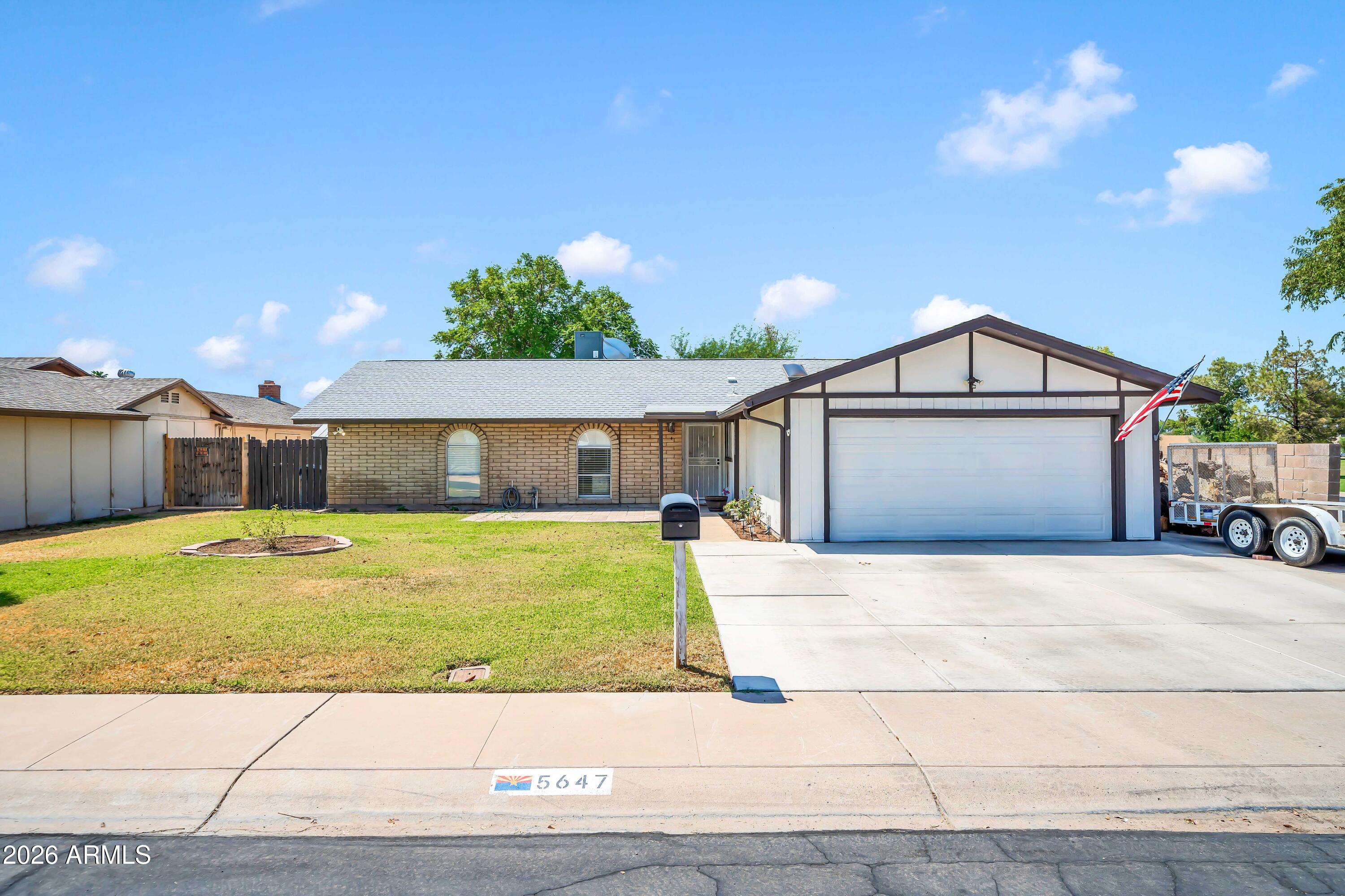 5647 W VOGEL Avenue