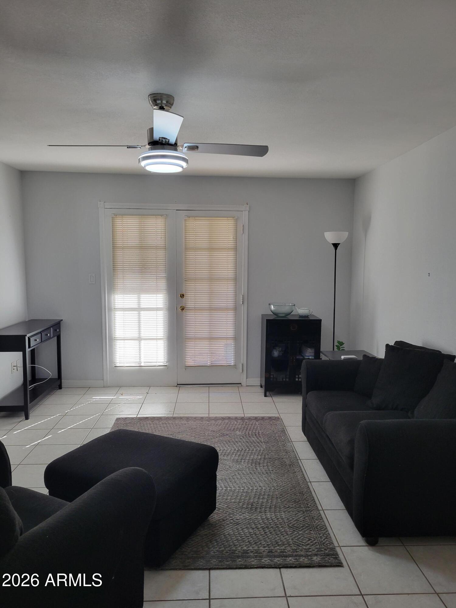 5518 E LINDSTROM Lane 1009