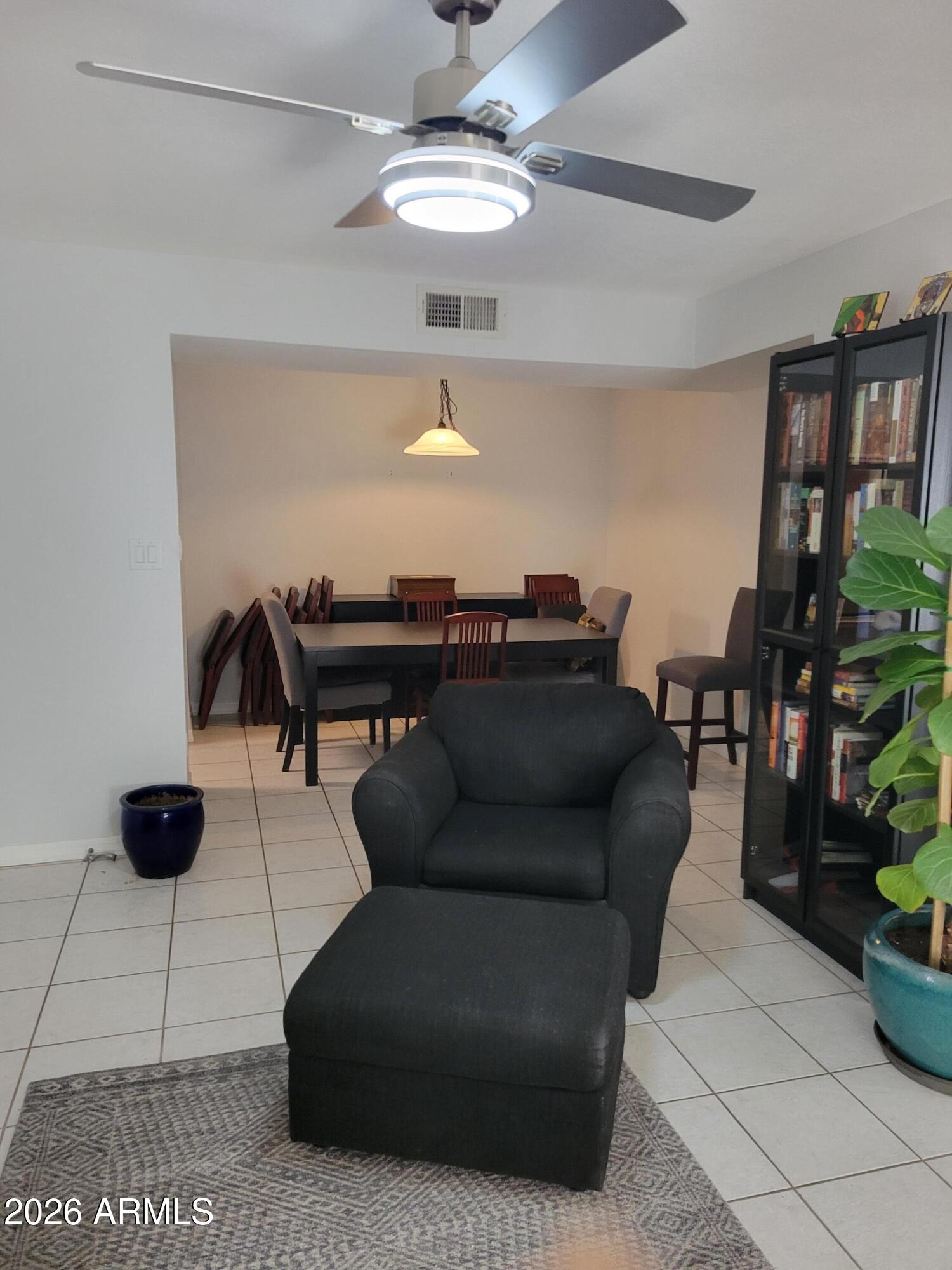 5518 E LINDSTROM Lane 1009