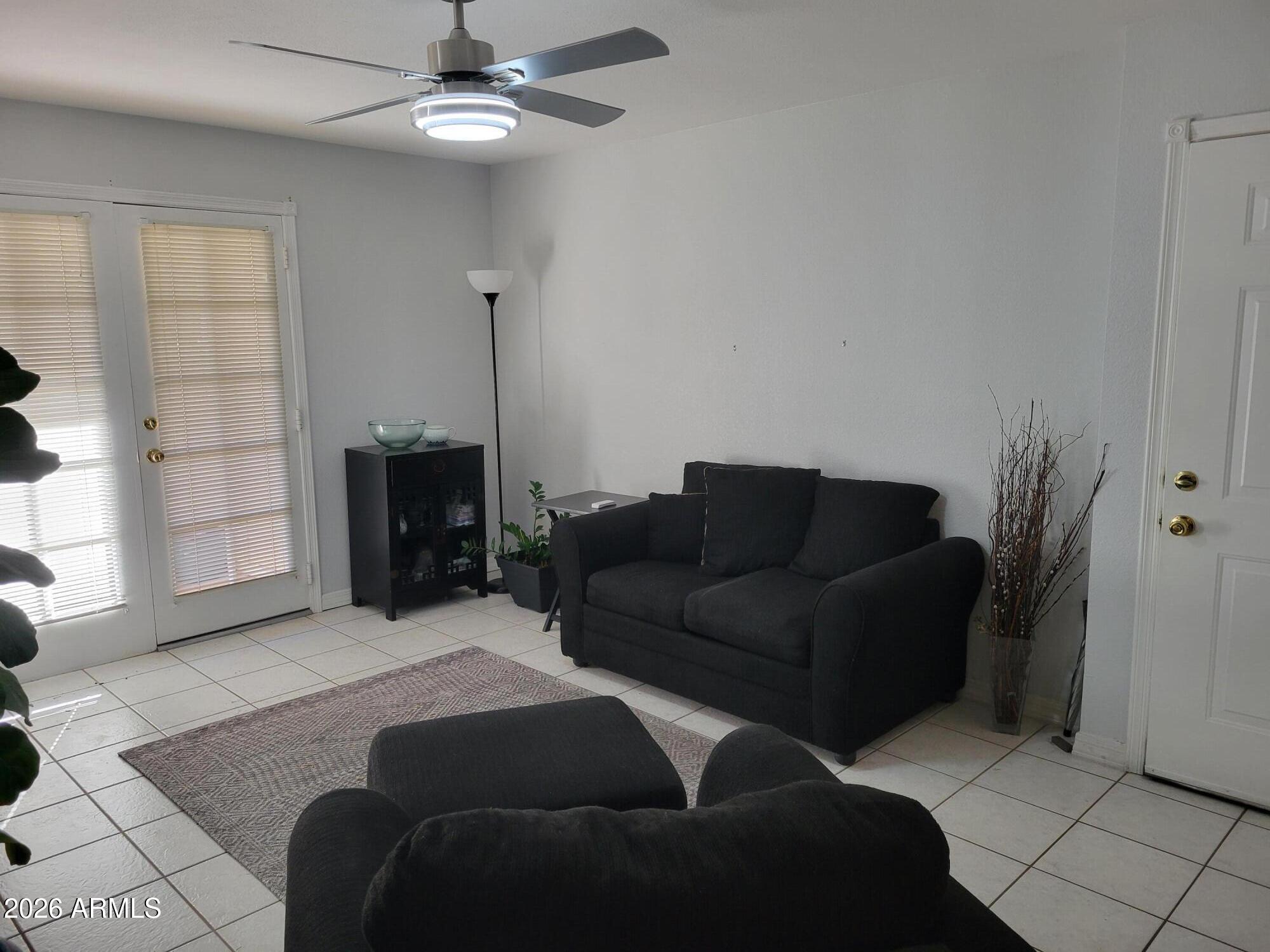 5518 E LINDSTROM Lane 1009