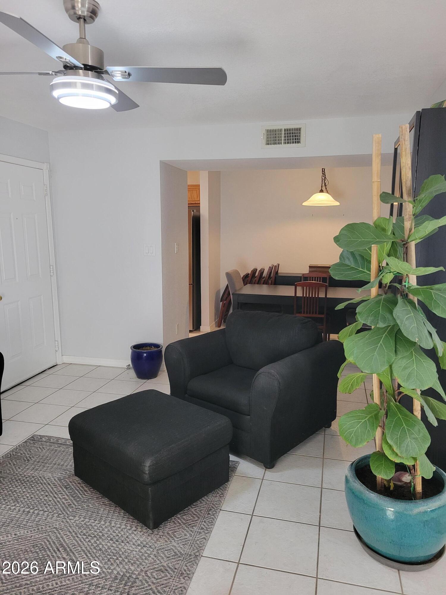 5518 E LINDSTROM Lane 1009