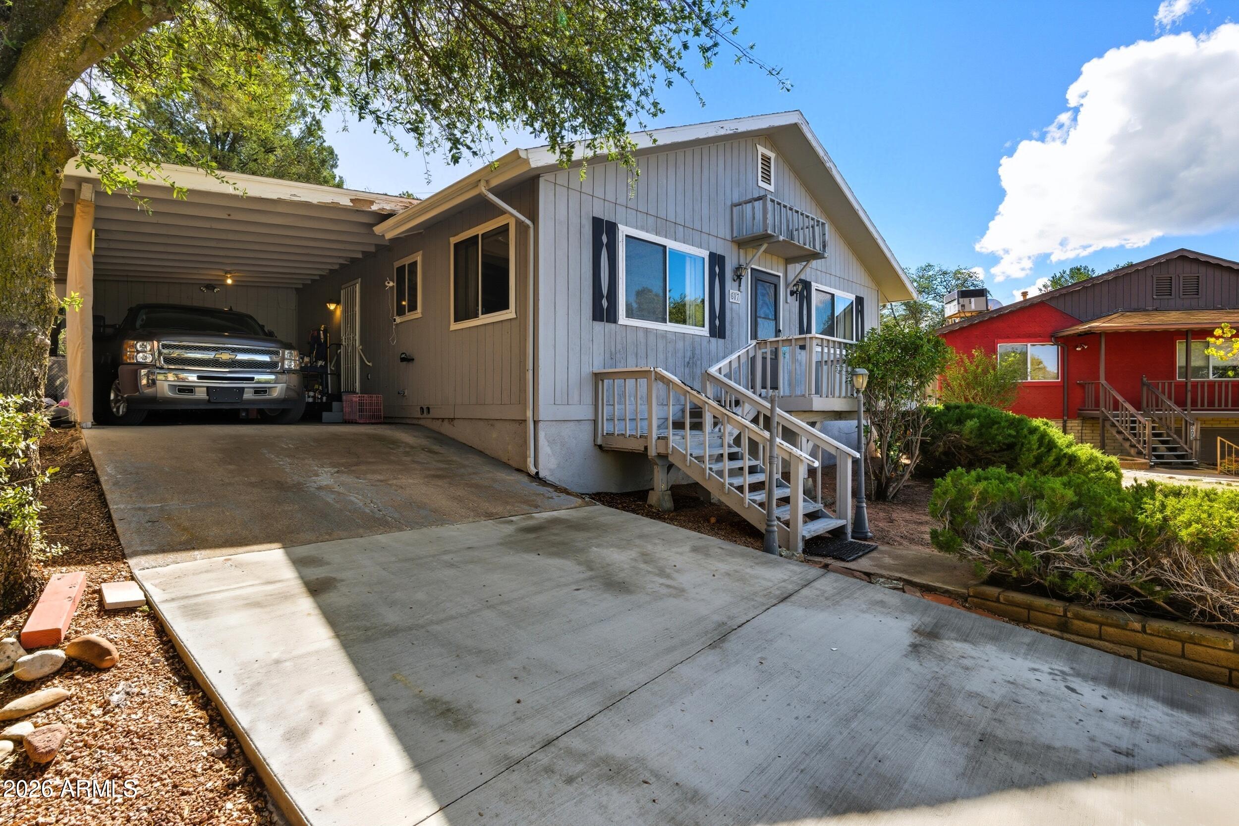 607 E DROWSEY Circle