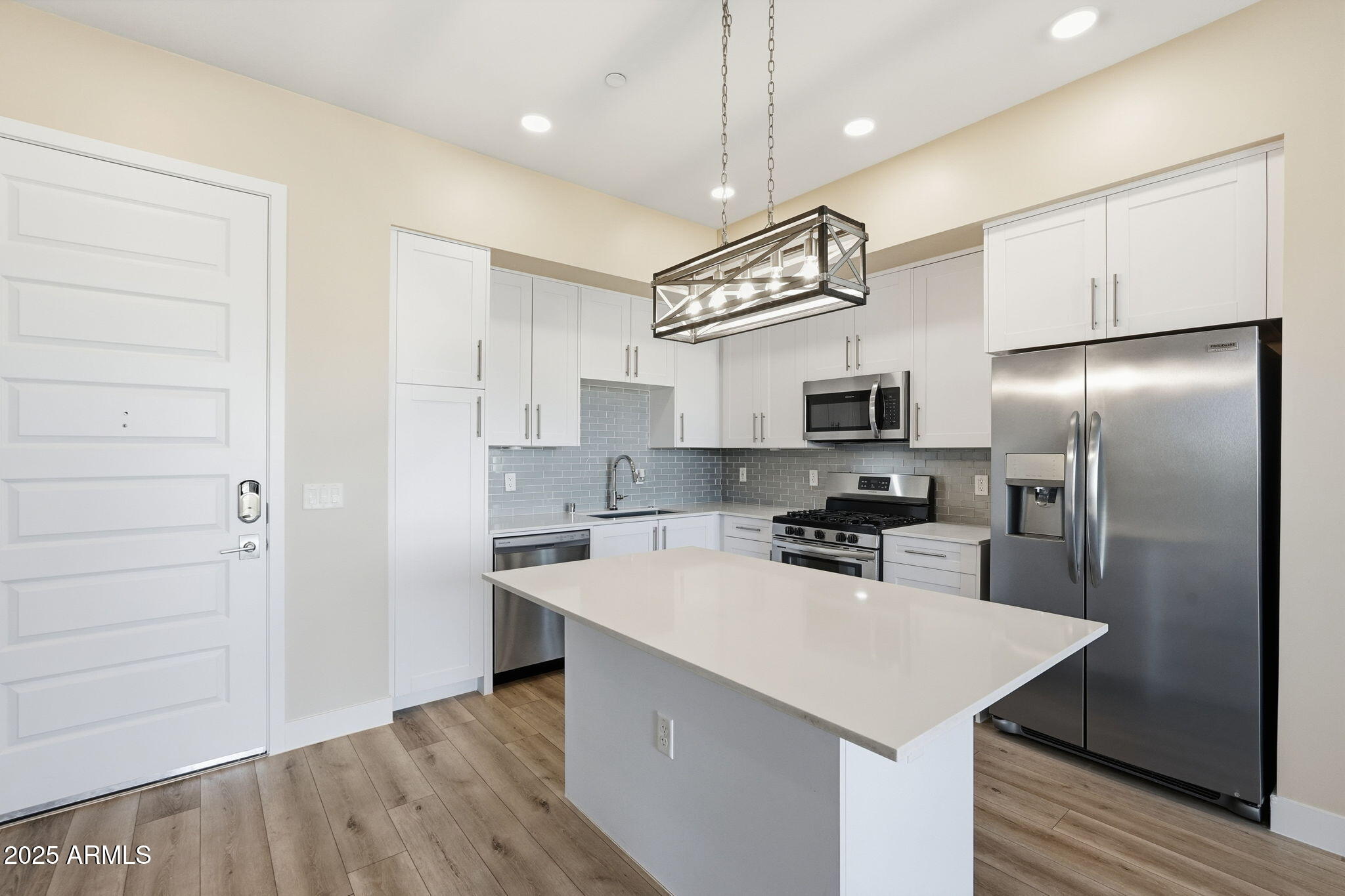 7300 E EARLL Drive 3016