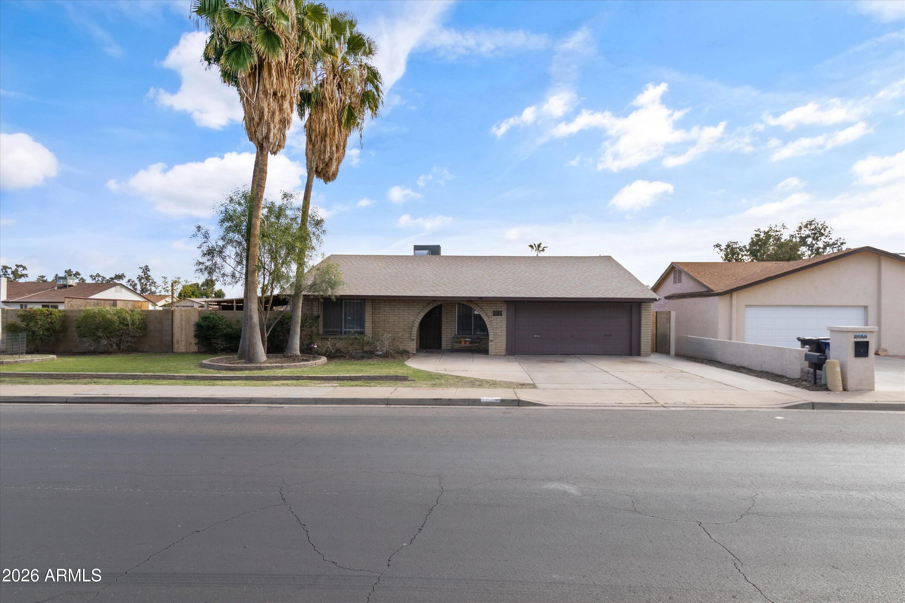 2165 E HAMPTON Avenue