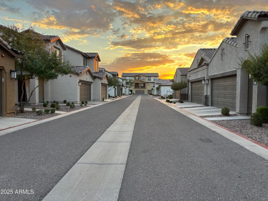 Photo of 1255 N Arizona Avenue #1124, Chandler, AZ 85225 (MLS # 6913047)