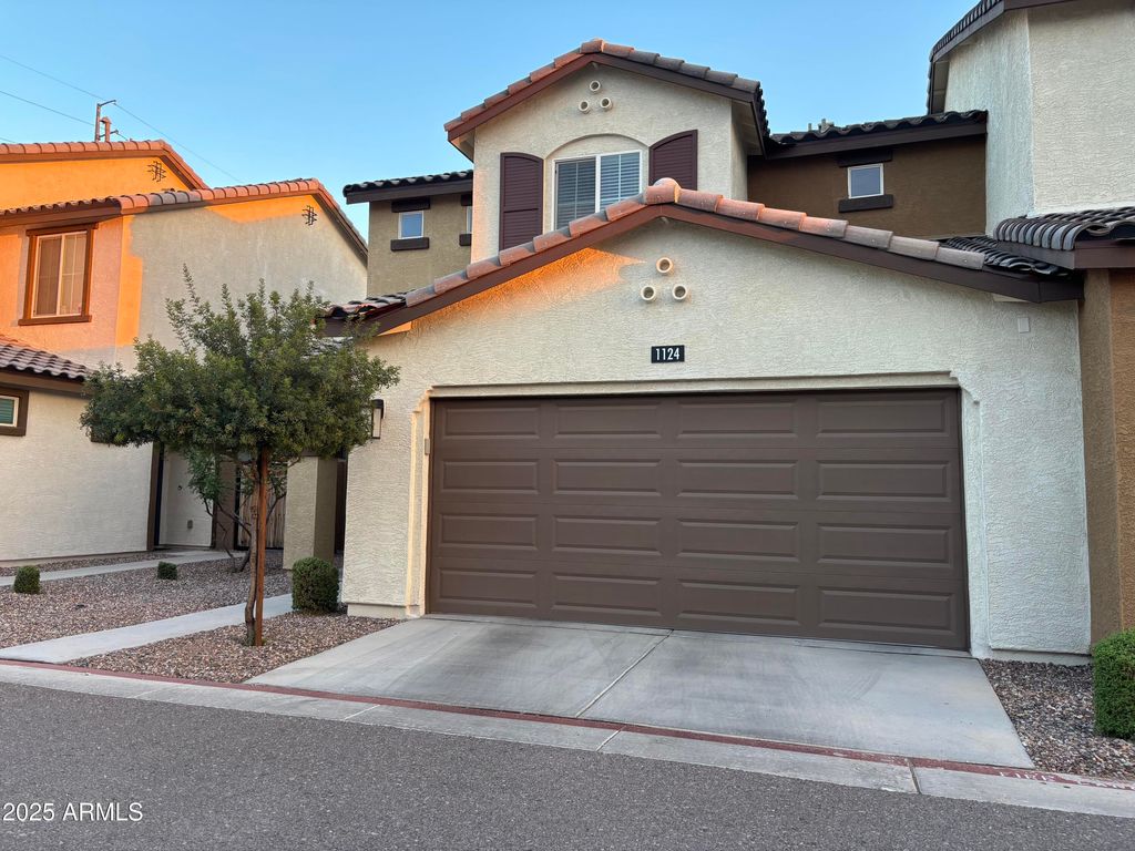 Photo of 1255 N Arizona Avenue #1124, Chandler, AZ 85225 (MLS # 6913047)