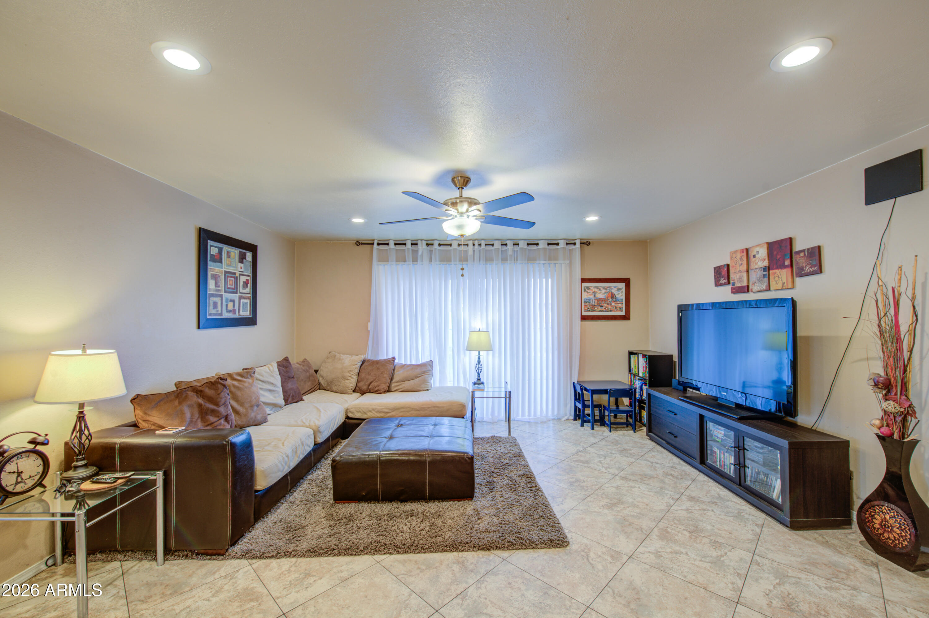 3428 W TUCKEY Lane