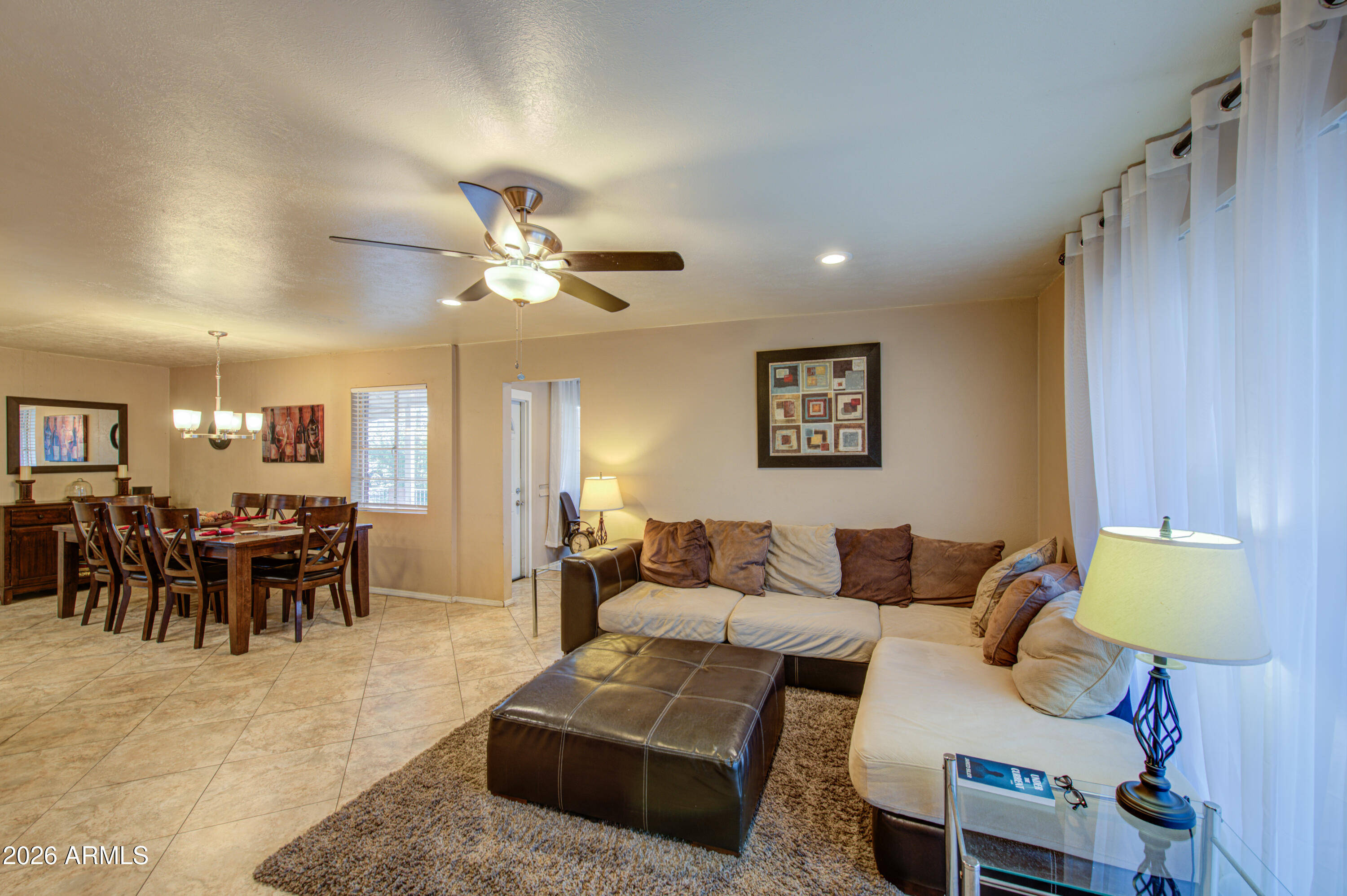 3428 W TUCKEY Lane