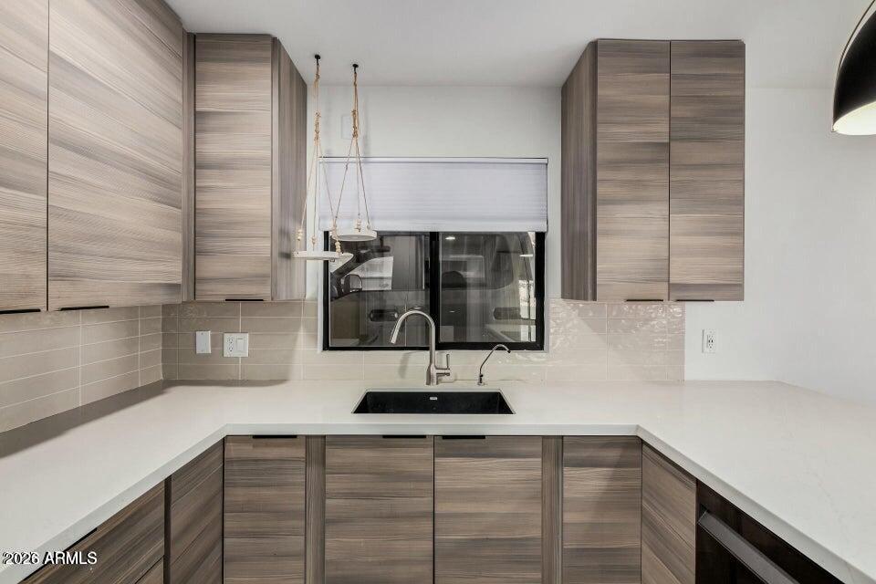 3104 E BROADWAY Road 276