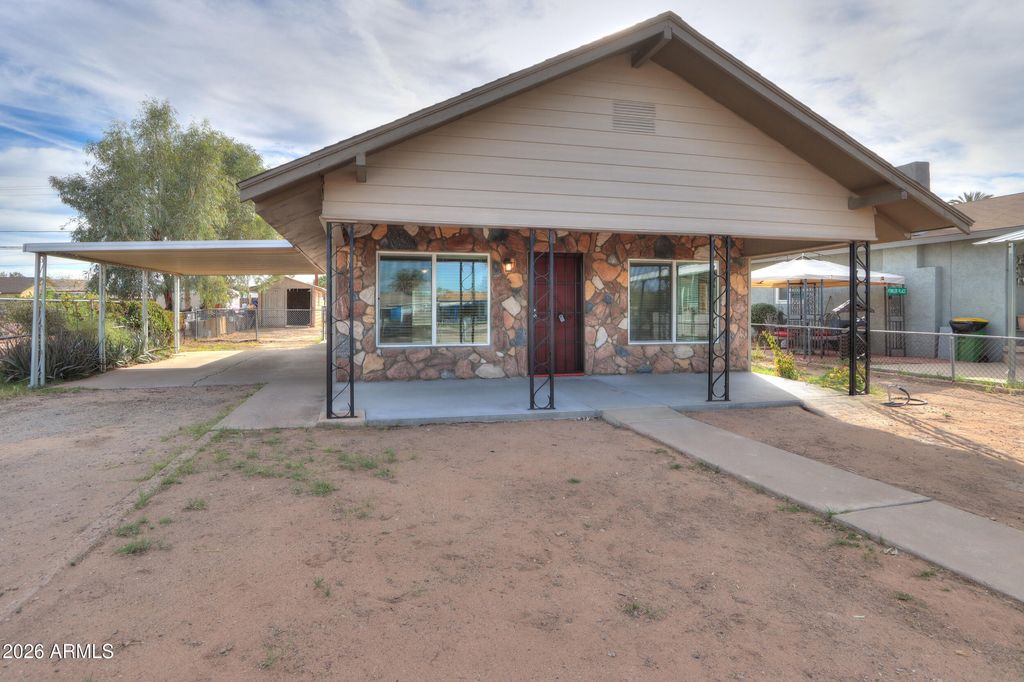 Photo of 810 N Center Avenue, Casa Grande, AZ 85122 (MLS # 6993412)