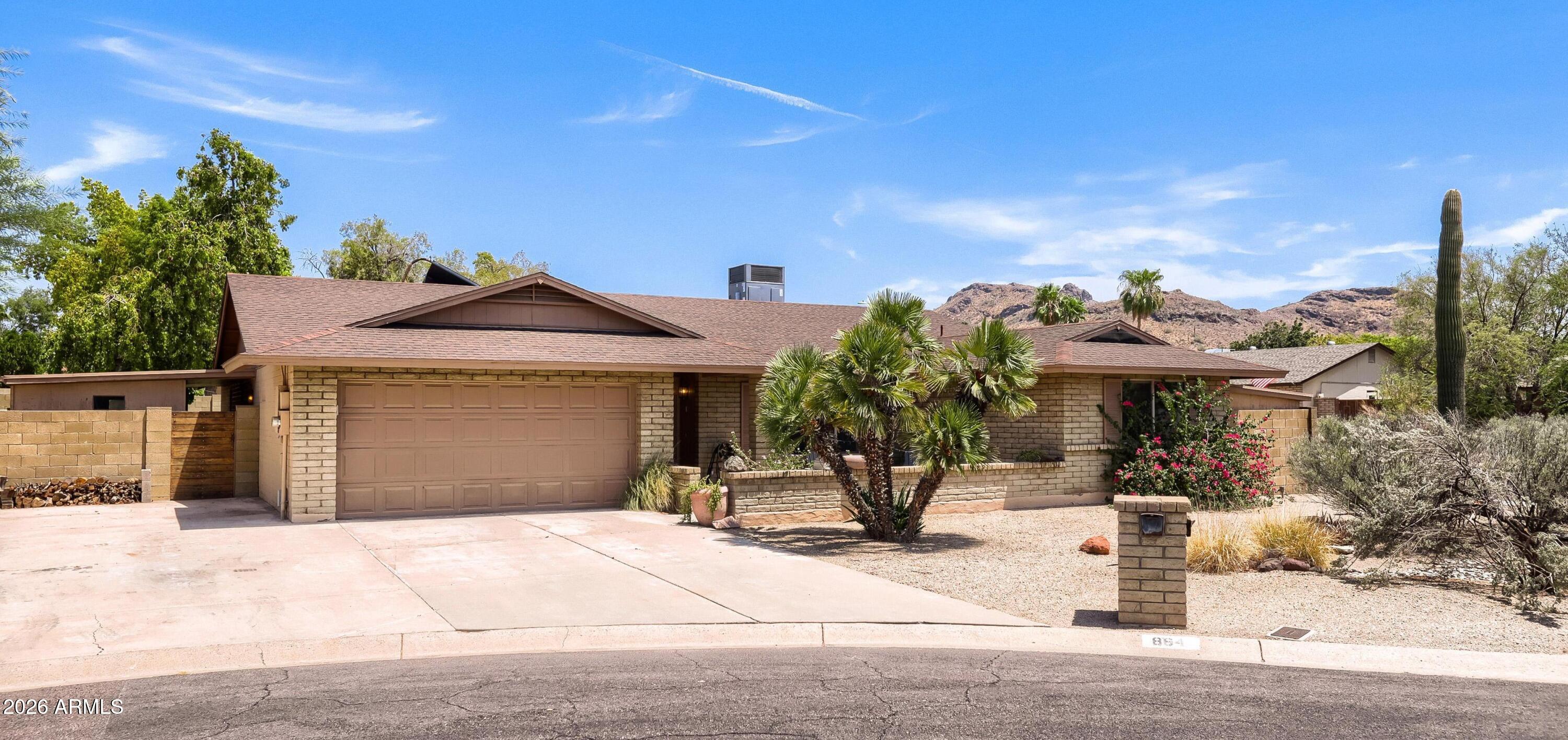 864 E PARADISE Lane