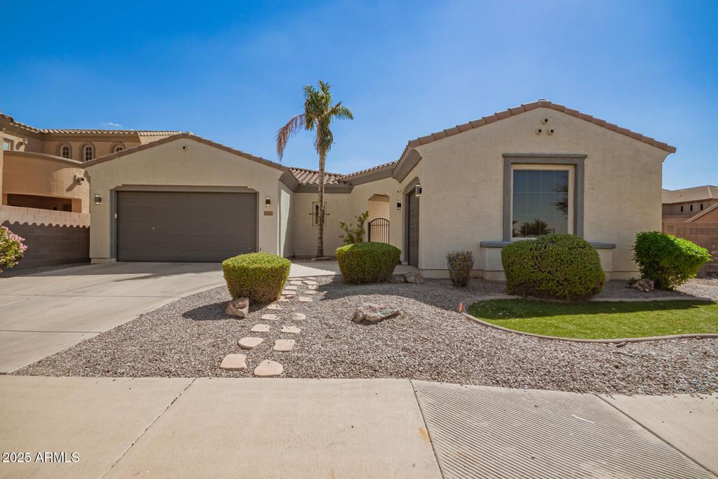 Photo of 2541 E Wisteria Drive, Chandler, AZ 85286 (MLS # 6925152)