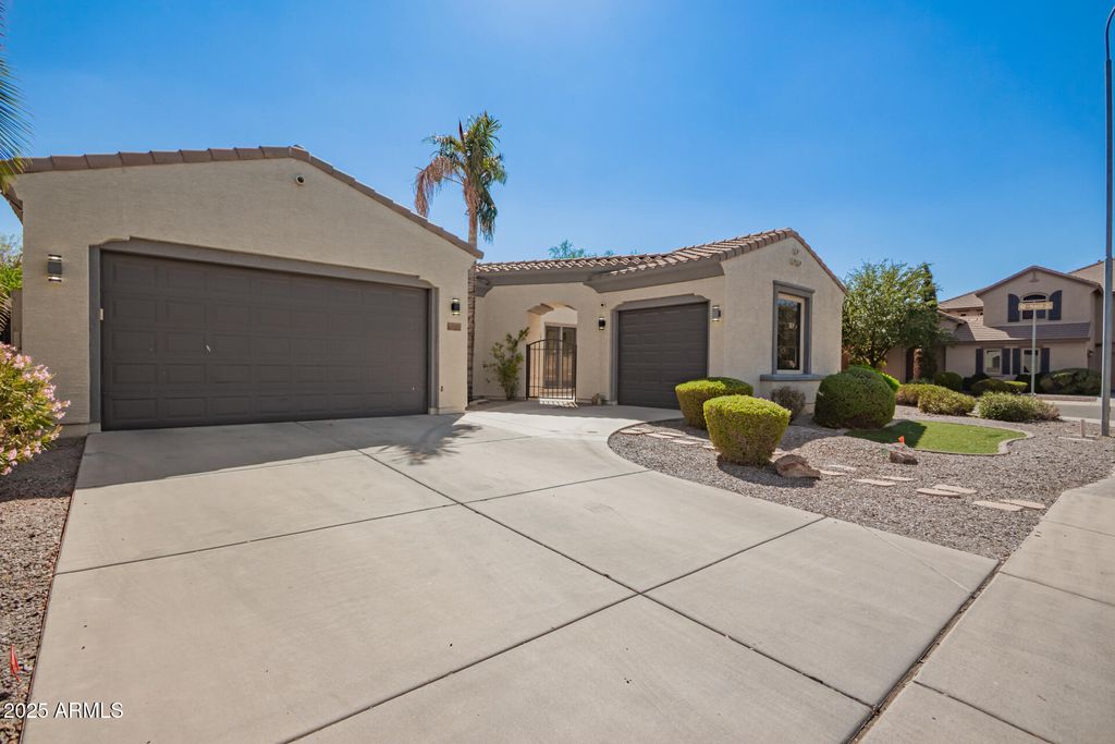 Photo of 2541 E Wisteria Drive, Chandler, AZ 85286 (MLS # 6925152)