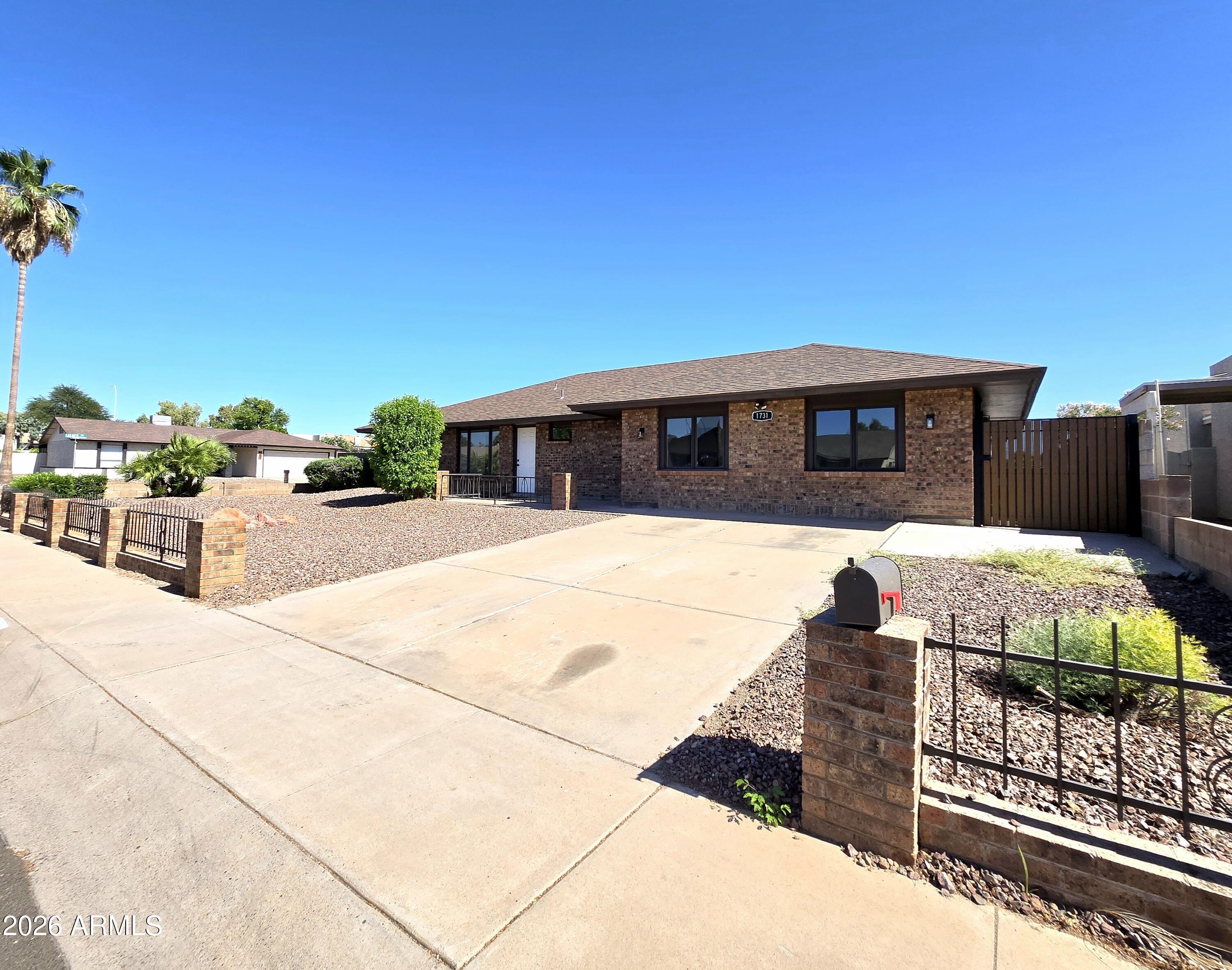 1731 E Redfield Road