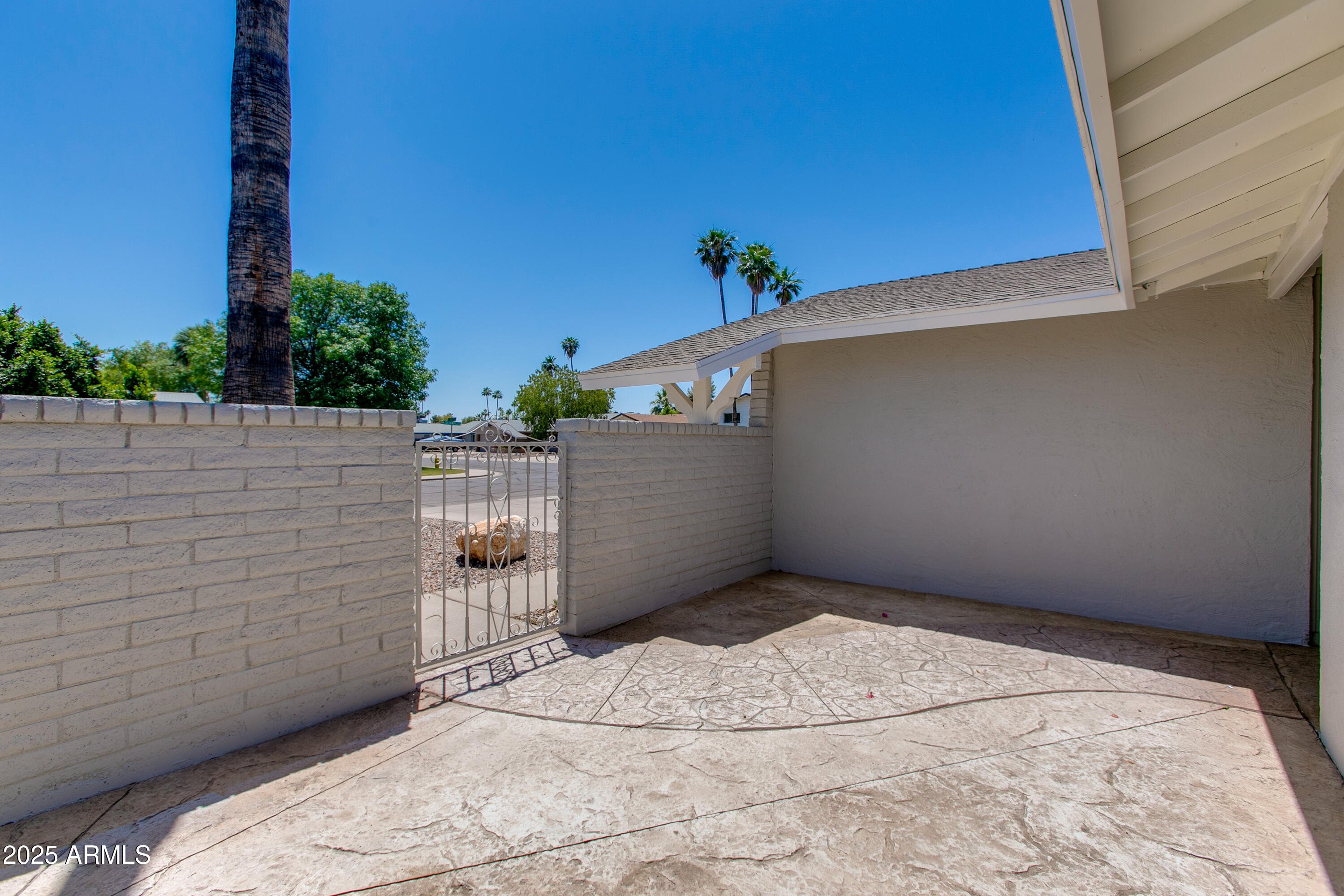 1206 E GREENWAY Drive