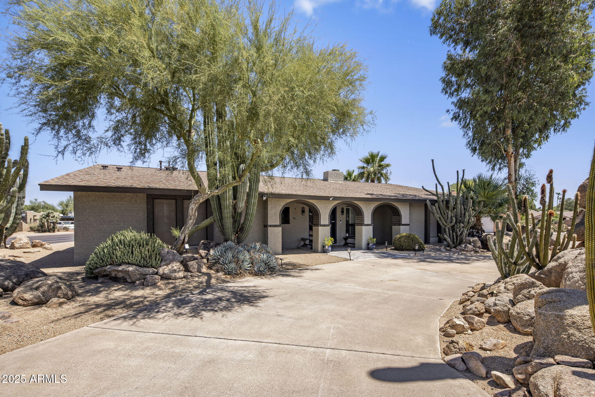 852 W CARIBBEAN Lane