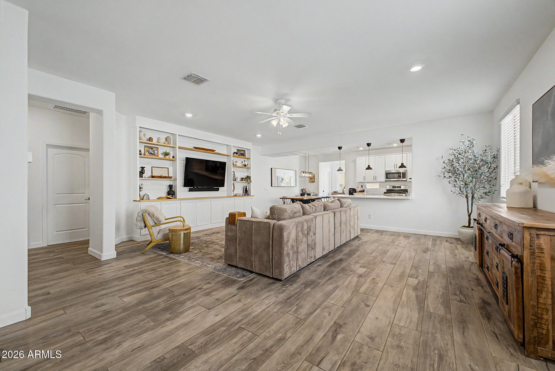 4016 E MARK Lane