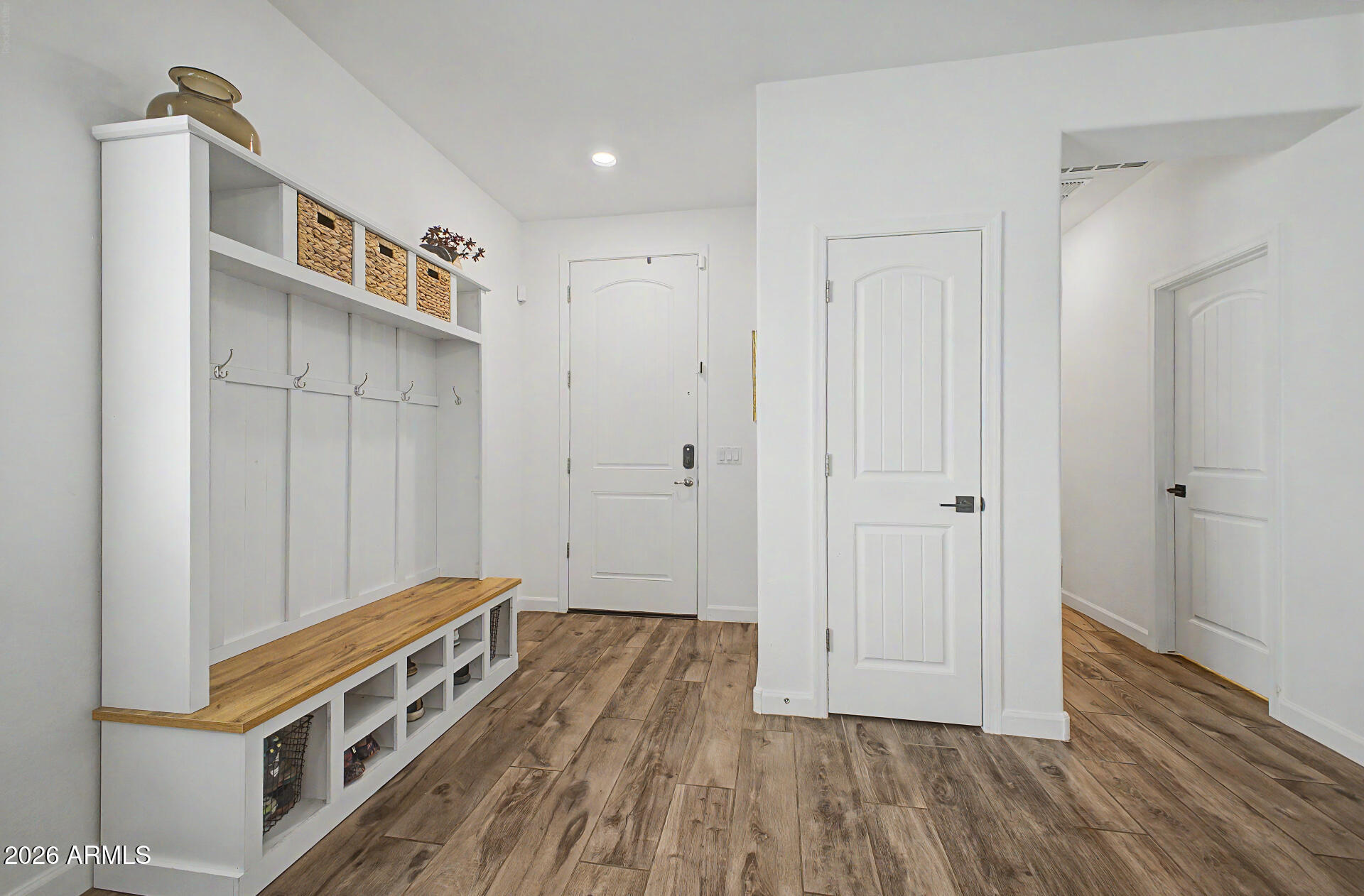 4016 E MARK Lane