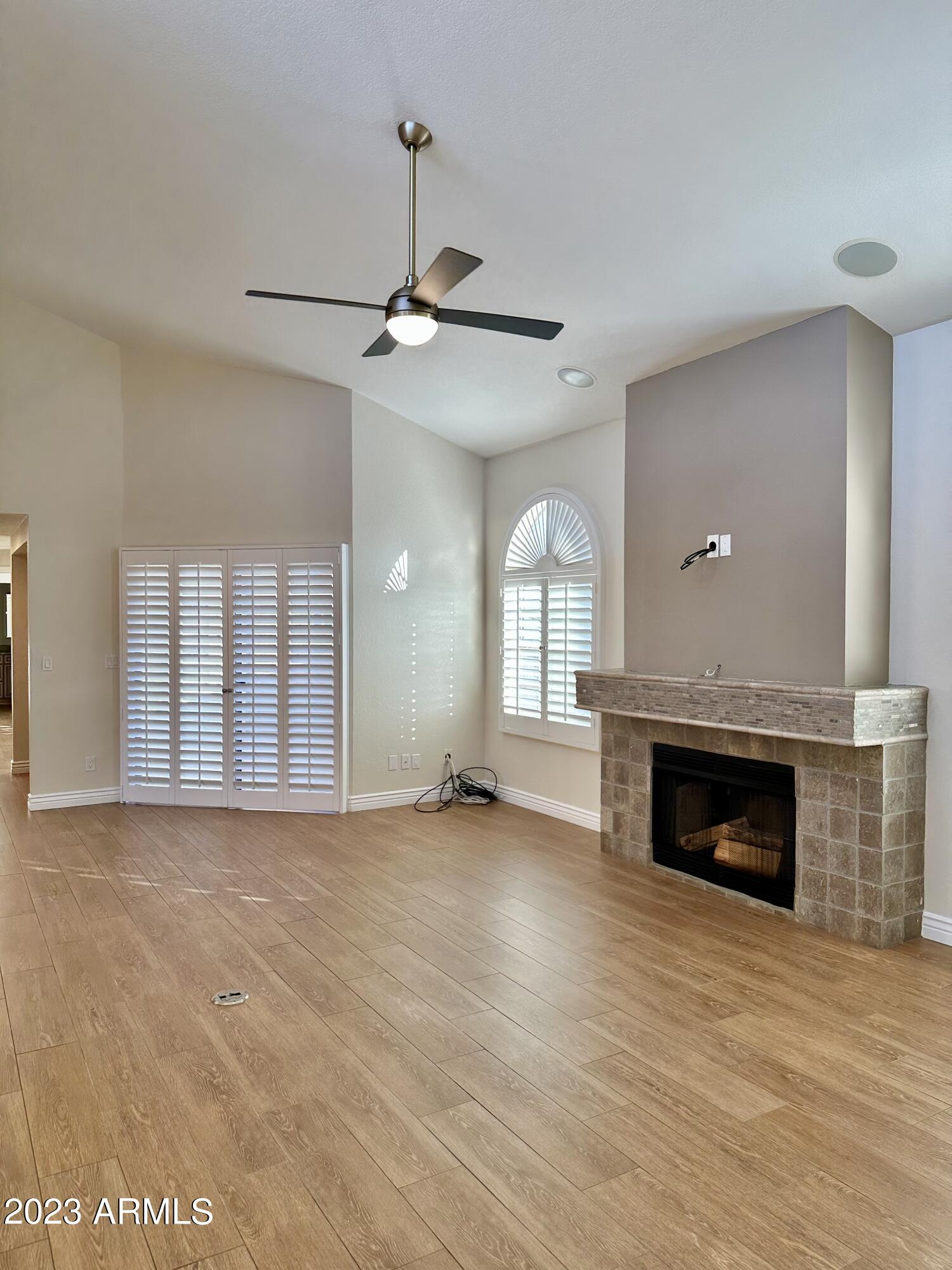 5640 E BELL Road 1098