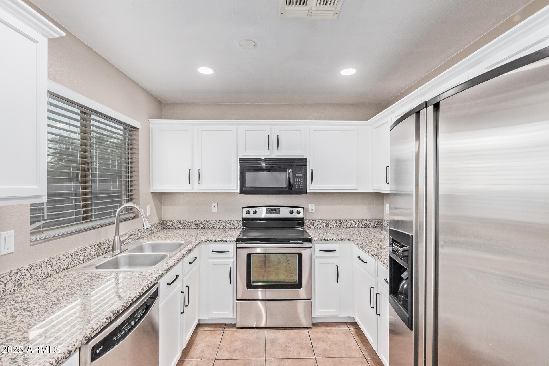 6237 W RAYMOND Street