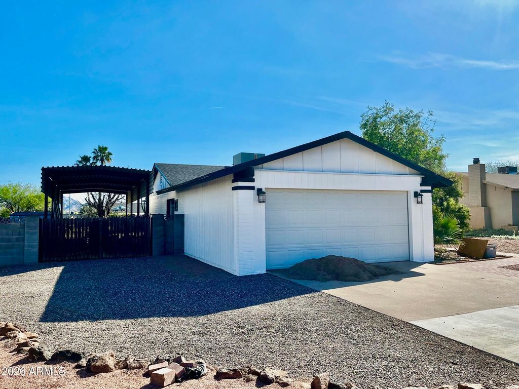 Photo of 2577 E Sweetwater Avenue, Phoenix, AZ 85032 (MLS # 6999412)