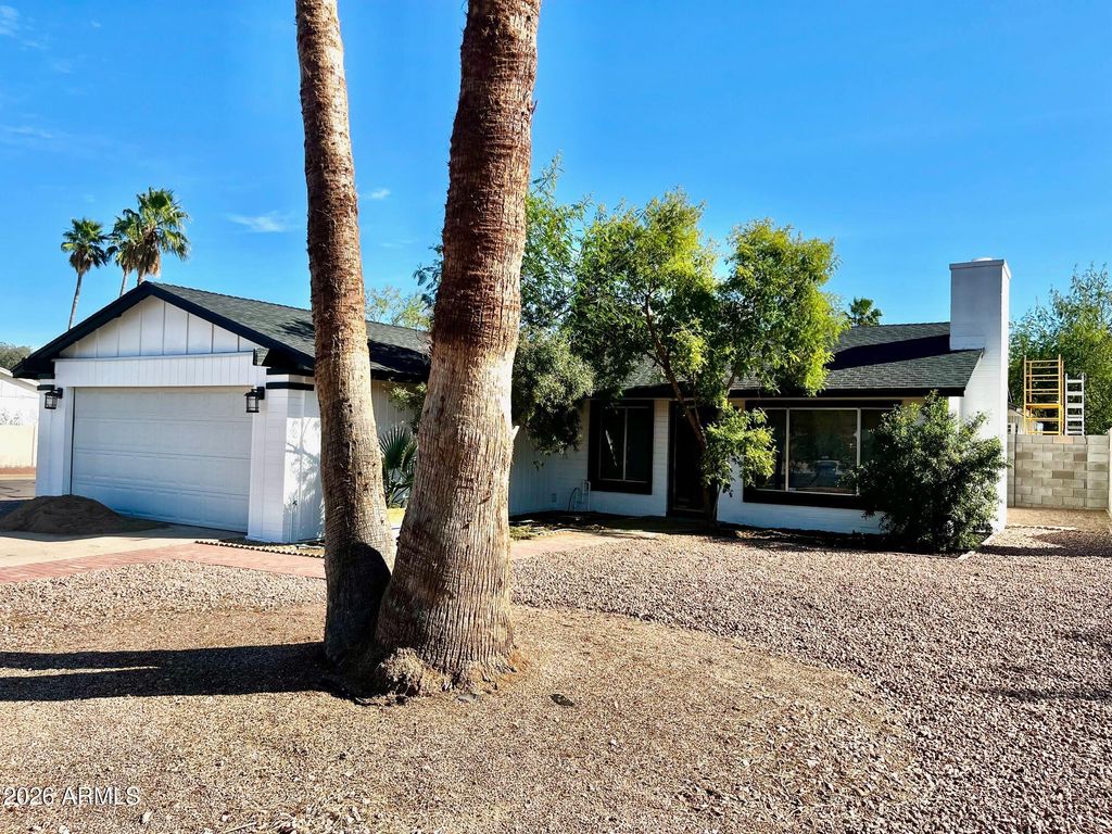 Photo of 2577 E Sweetwater Avenue, Phoenix, AZ 85032 (MLS # 6999412)