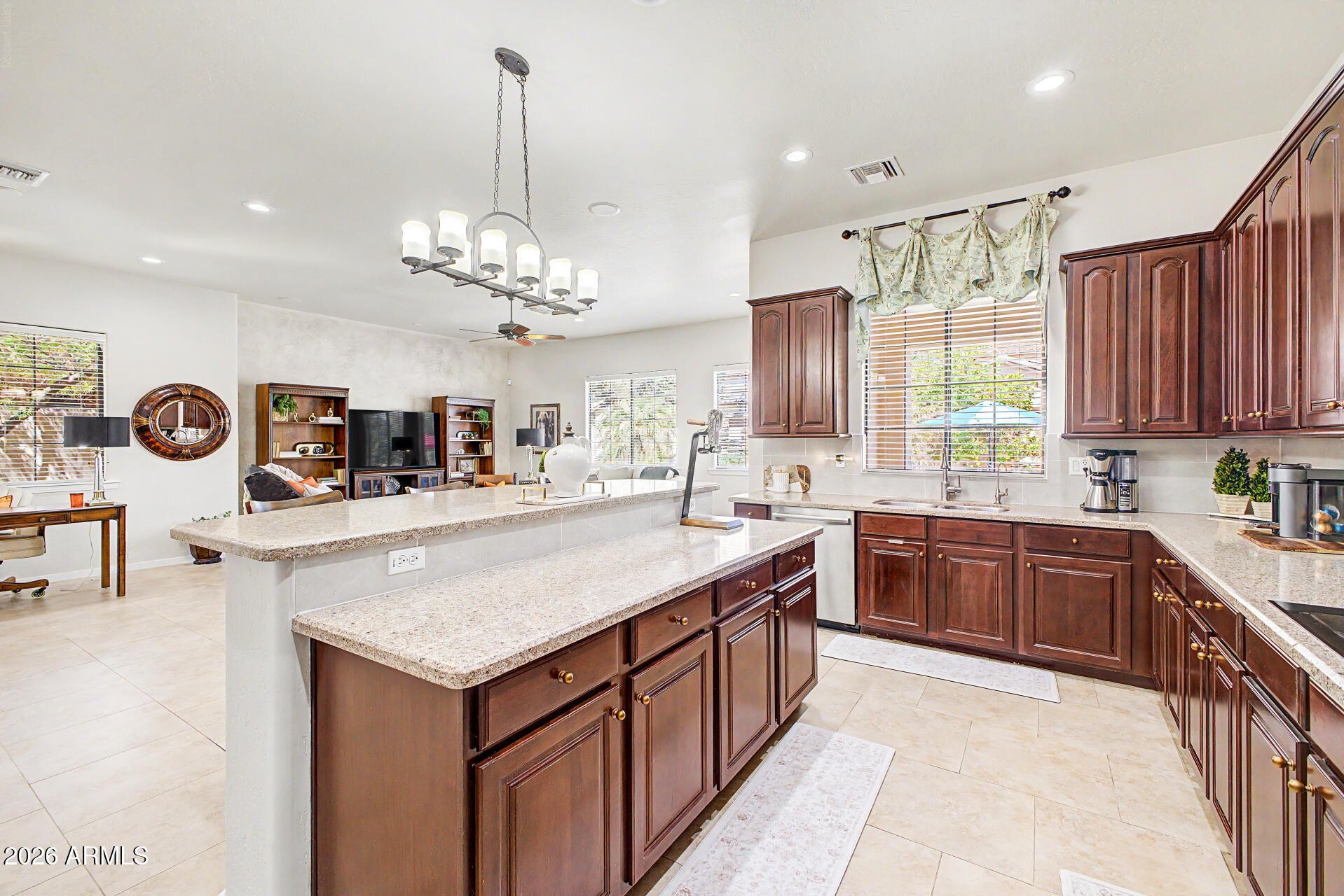 816 W Sycamore Court