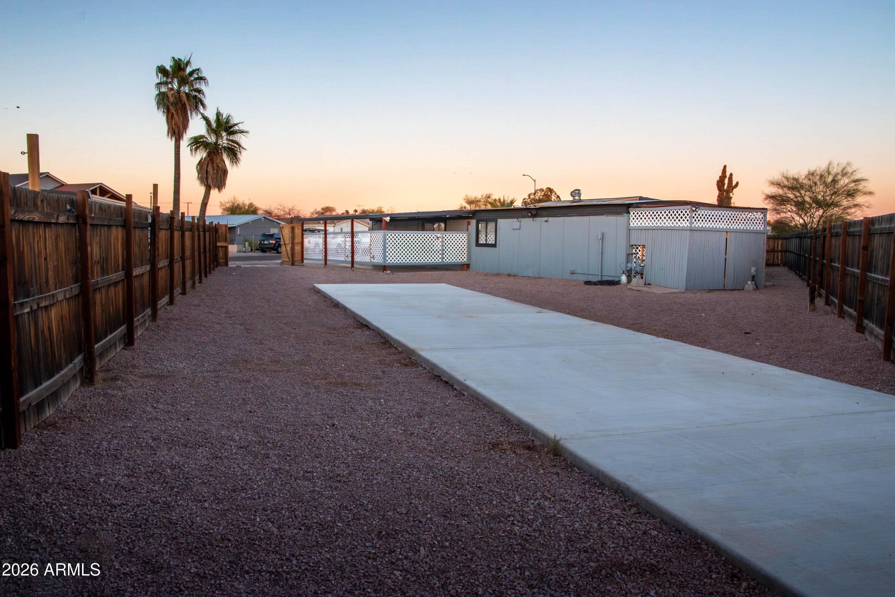 661 W SAGUARO Street